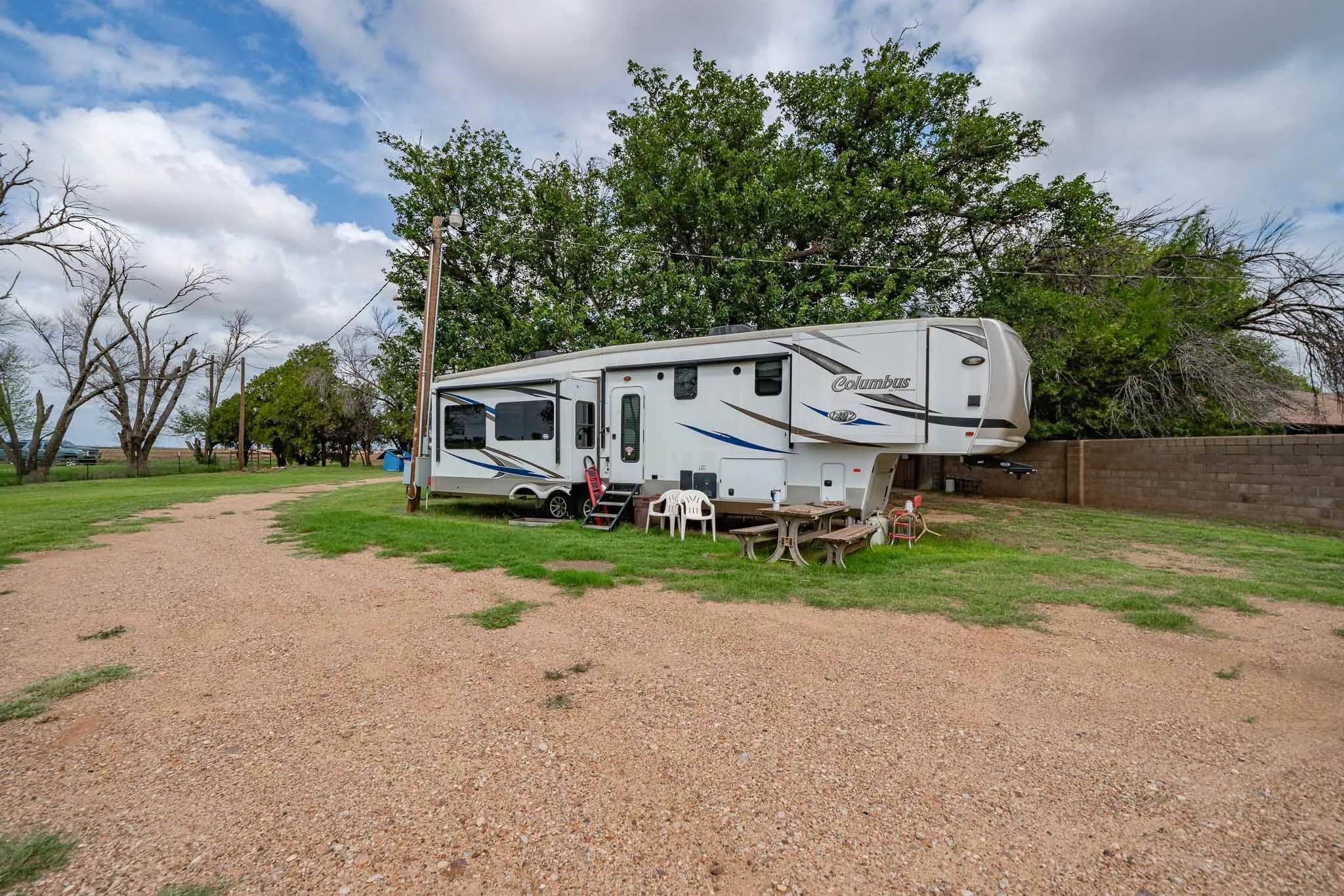 Single Family Residence For Sale in Haskell County , 1527 CR 165, Rochester, Texas 79544, 4 Bedroom, 3 Bathroom, 2 Garage spaces, 2,874 Sqft, built in 1958, mls#21307442, Real Estate Agent in Rochester, Homes For Sale in Haskell county, Homes For Sale in Rochester, Realtor in Rochester Texas, Real Estate Brokerage Independent Realty Texas, Luminita Cordes Realtor