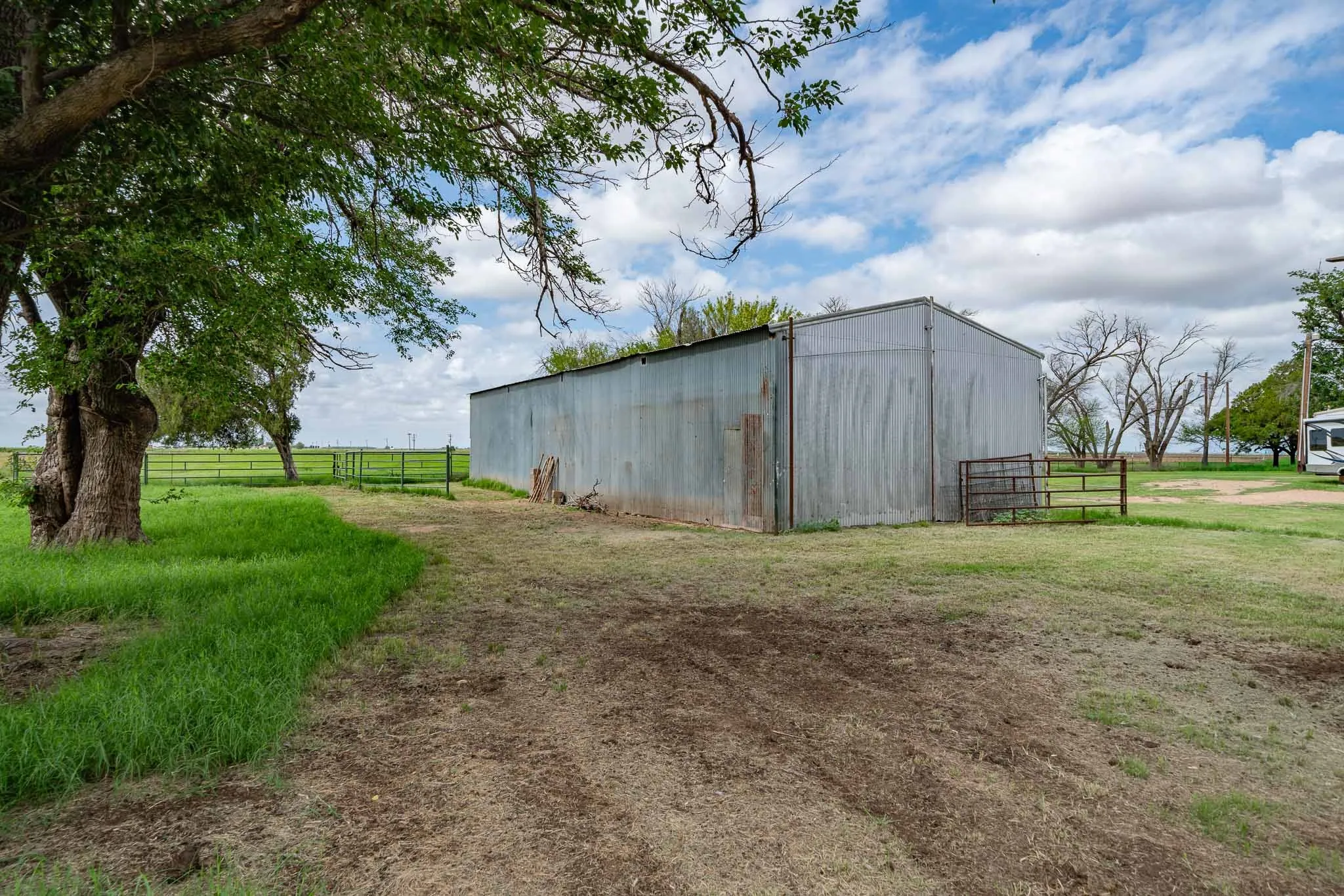 Single Family Residence For Sale in Haskell County , 1527 CR 165, Rochester, Texas 79544, 4 Bedroom, 3 Bathroom, 2 Garage spaces, 2,874 Sqft, built in 1958, mls#21307442, Real Estate Agent in Rochester, Homes For Sale in Haskell county, Homes For Sale in Rochester, Realtor in Rochester Texas, Real Estate Brokerage Independent Realty Texas, Luminita Cordes Realtor