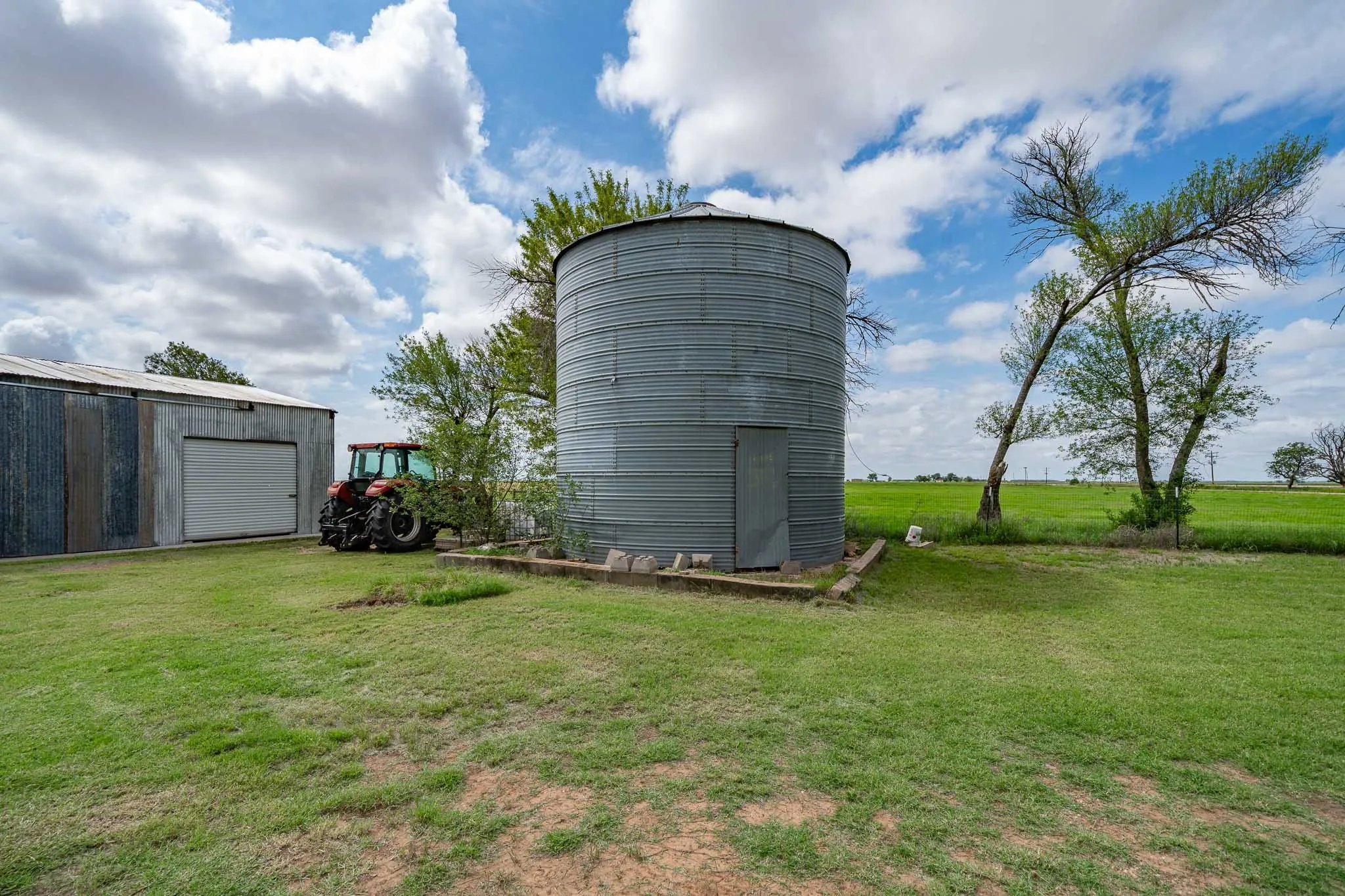 Single Family Residence For Sale in Haskell County , 1527 CR 165, Rochester, Texas 79544, 4 Bedroom, 3 Bathroom, 2 Garage spaces, 2,874 Sqft, built in 1958, mls#21307442, Real Estate Agent in Rochester, Homes For Sale in Haskell county, Homes For Sale in Rochester, Realtor in Rochester Texas, Real Estate Brokerage Independent Realty Texas, Luminita Cordes Realtor
