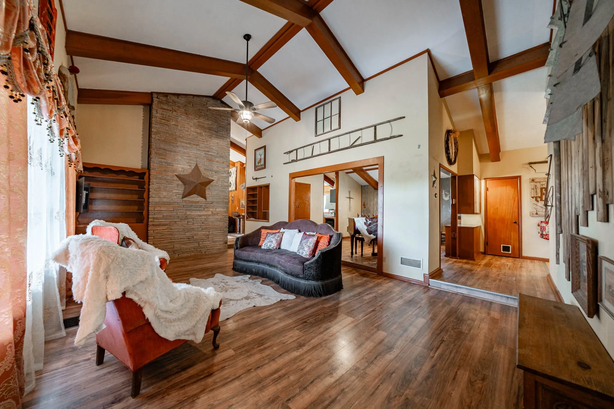 Single Family Residence For Sale in Haskell County , 1527 CR 165, Rochester, Texas 79544, 4 Bedroom, 3 Bathroom, 2 Garage spaces, 2,874 Sqft, built in 1958, mls#21307442, Real Estate Agent in Rochester, Homes For Sale in Haskell county, Homes For Sale in Rochester, Realtor in Rochester Texas, Real Estate Brokerage Independent Realty Texas, Luminita Cordes Realtor