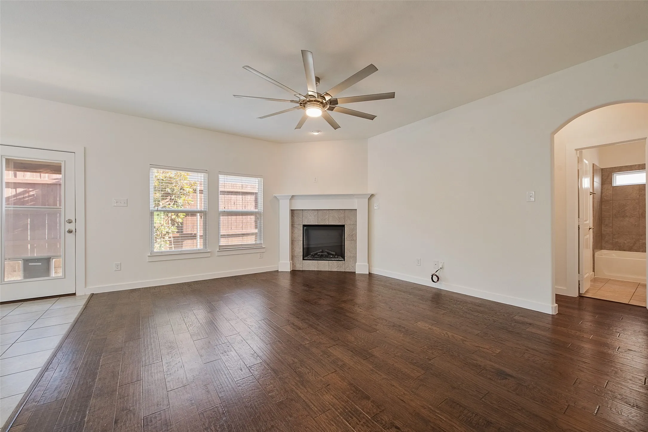 Single Family Residence For Sale in Denton County , 2320 Chebi Lane, Denton, Texas 76209, 4 Bedroom, 3 Bathroom, 2 Garage spaces, 1,970 Sqft, built in 2017, mls#21307566, Real Estate Agent in Denton, Homes For Sale in Denton county, Homes For Sale in Denton, Realtor in Denton Texas, Real Estate Brokerage Independent Realty Texas, Luminita Cordes Realtor