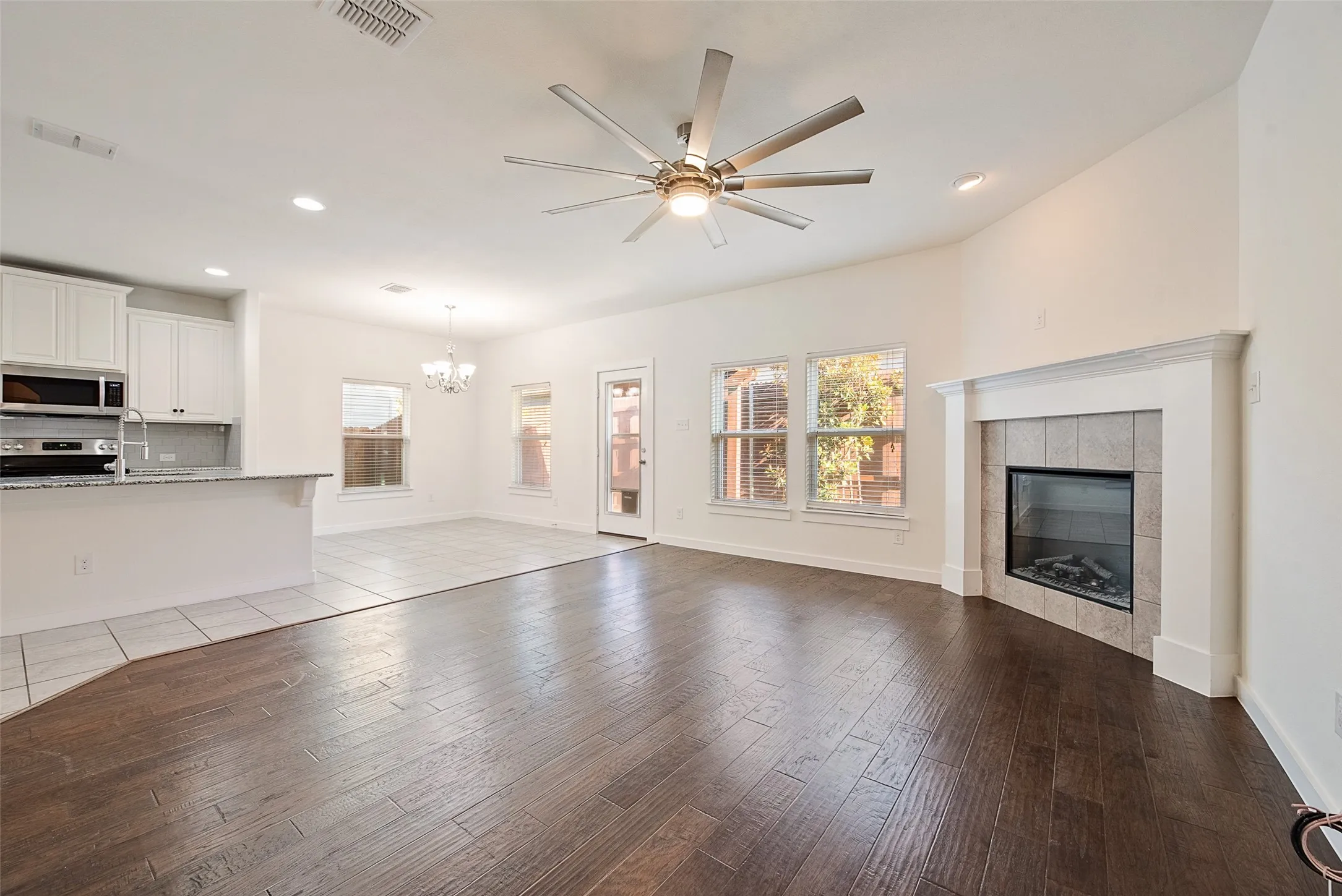 Single Family Residence For Sale in Denton County , 2320 Chebi Lane, Denton, Texas 76209, 4 Bedroom, 3 Bathroom, 2 Garage spaces, 1,970 Sqft, built in 2017, mls#21307566, Real Estate Agent in Denton, Homes For Sale in Denton county, Homes For Sale in Denton, Realtor in Denton Texas, Real Estate Brokerage Independent Realty Texas, Luminita Cordes Realtor