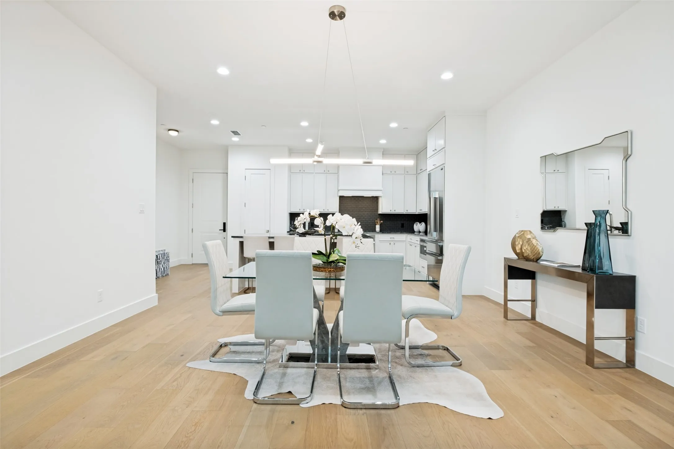 Condominium For Sale in Dallas County , 3601 Routh Street 1C, Dallas, Texas 75219, 2 Bedroom, 2 Bathroom, 1 Garage spaces, 1,857 Sqft, built in 2024, mls#21289137, Real Estate Agent in Dallas, Homes For Sale in Dallas county, Homes For Sale in Dallas, Realtor in Dallas Texas, Real Estate Brokerage Independent Realty Texas, Luminita Cordes Realtor