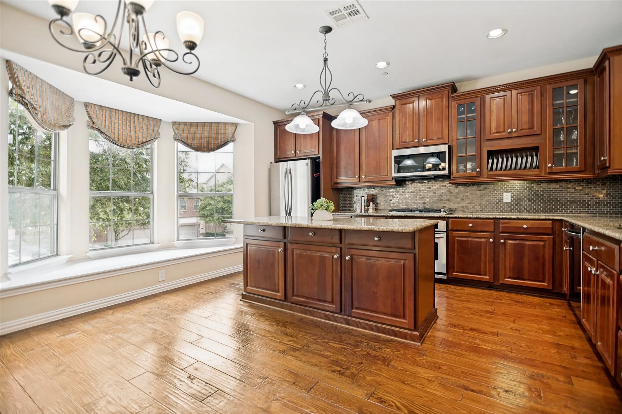Townhouse For Sale in Denton County , 2634 Chambers Drive, Lewisville, Texas 75067, 2 Bedroom, 4 Bathroom, 2 Garage spaces, 2,472 Sqft, built in 2006, mls#21306250, Real Estate Agent in Lewisville, Homes For Sale in Denton county, Homes For Sale in Lewisville, Realtor in Lewisville Texas, Real Estate Brokerage Independent Realty Texas, Luminita Cordes Realtor