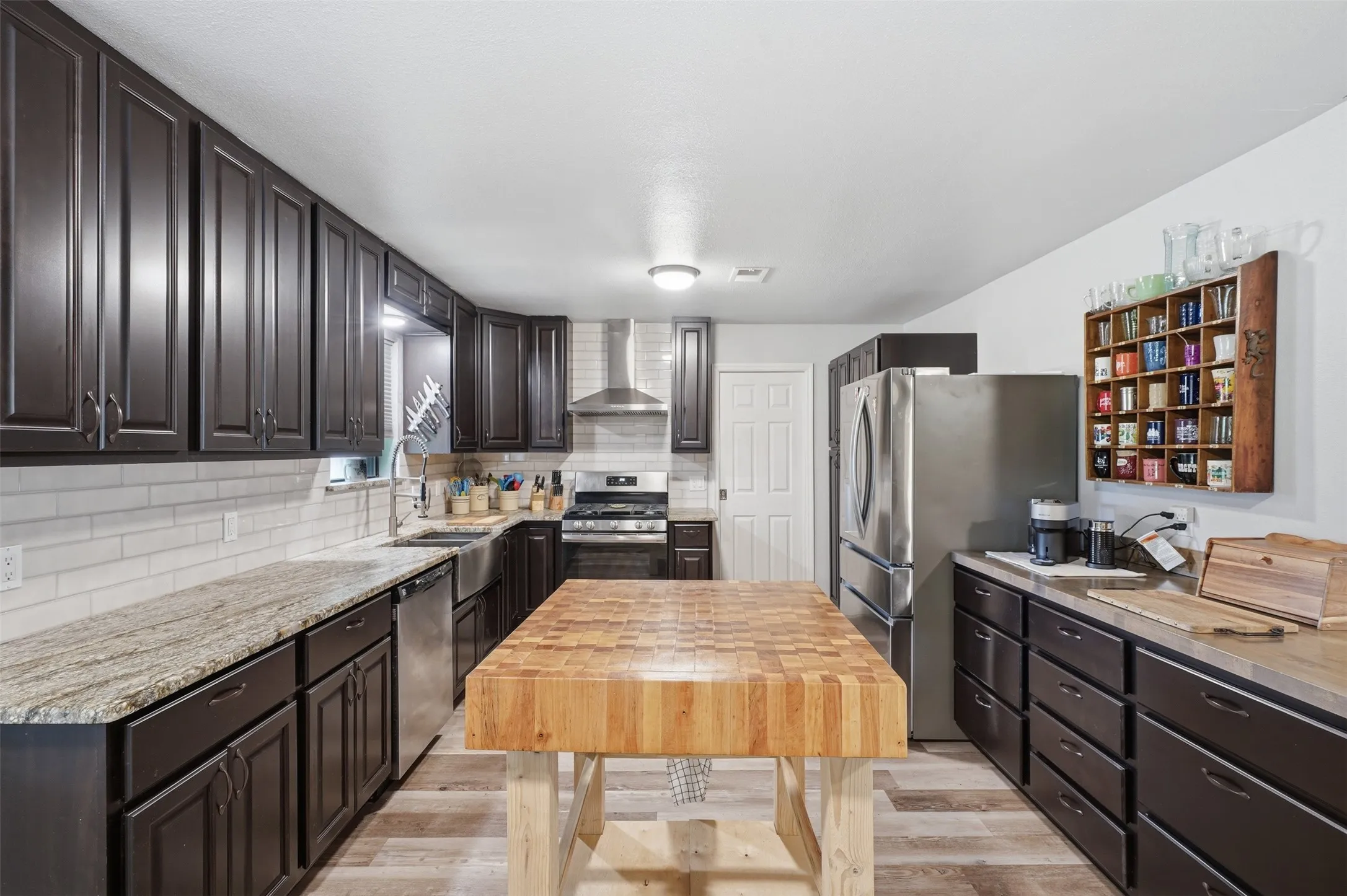 Single Family Residence For Sale in Tarrant County , 5421 Susan Lee Lane, North Richland Hills, Texas 76180, 3 Bedroom, 2 Bathroom, 2 Garage spaces, 1,972 Sqft, built in 1965, mls#21306575, Real Estate Agent in North Richland Hills, Homes For Sale in Tarrant county, Homes For Sale in North Richland Hills, Realtor in North Richland Hills Texas, Real Estate Brokerage Independent Realty Texas, Luminita Cordes Realtor