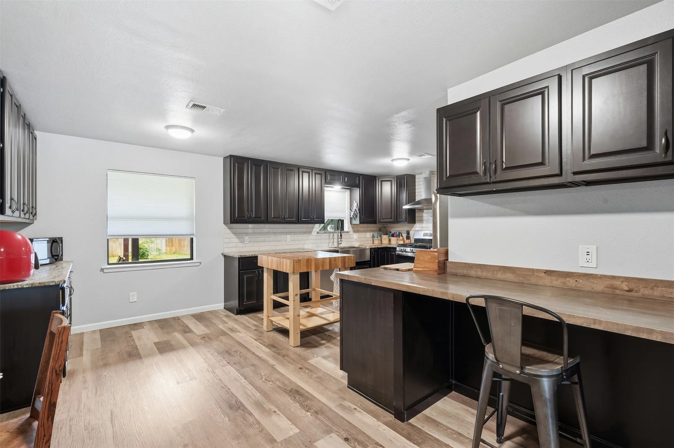 Single Family Residence For Sale in Tarrant County , 5421 Susan Lee Lane, North Richland Hills, Texas 76180, 3 Bedroom, 2 Bathroom, 2 Garage spaces, 1,972 Sqft, built in 1965, mls#21306575, Real Estate Agent in North Richland Hills, Homes For Sale in Tarrant county, Homes For Sale in North Richland Hills, Realtor in North Richland Hills Texas, Real Estate Brokerage Independent Realty Texas, Luminita Cordes Realtor