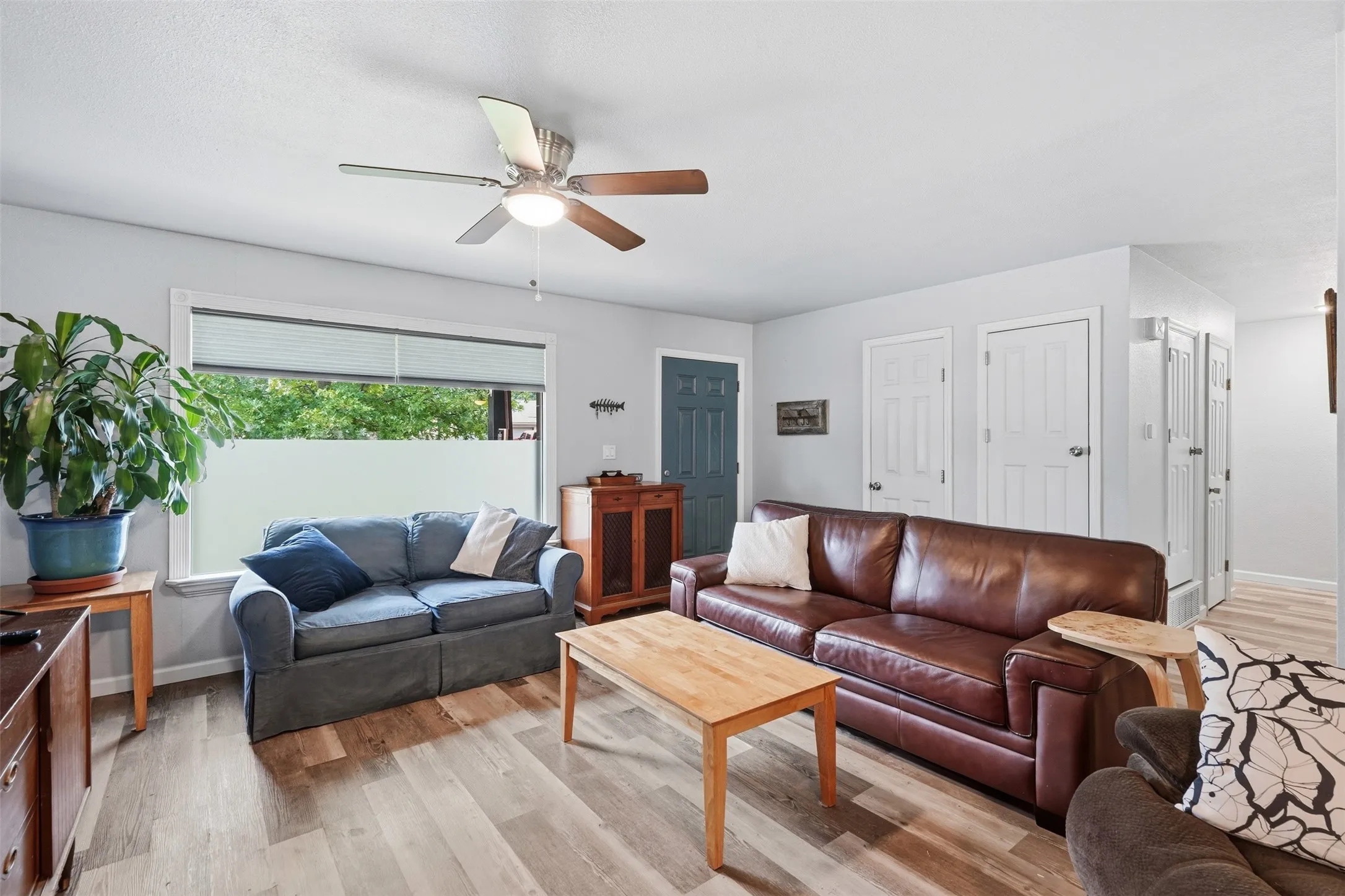 Single Family Residence For Sale in Tarrant County , 5421 Susan Lee Lane, North Richland Hills, Texas 76180, 3 Bedroom, 2 Bathroom, 2 Garage spaces, 1,972 Sqft, built in 1965, mls#21306575, Real Estate Agent in North Richland Hills, Homes For Sale in Tarrant county, Homes For Sale in North Richland Hills, Realtor in North Richland Hills Texas, Real Estate Brokerage Independent Realty Texas, Luminita Cordes Realtor