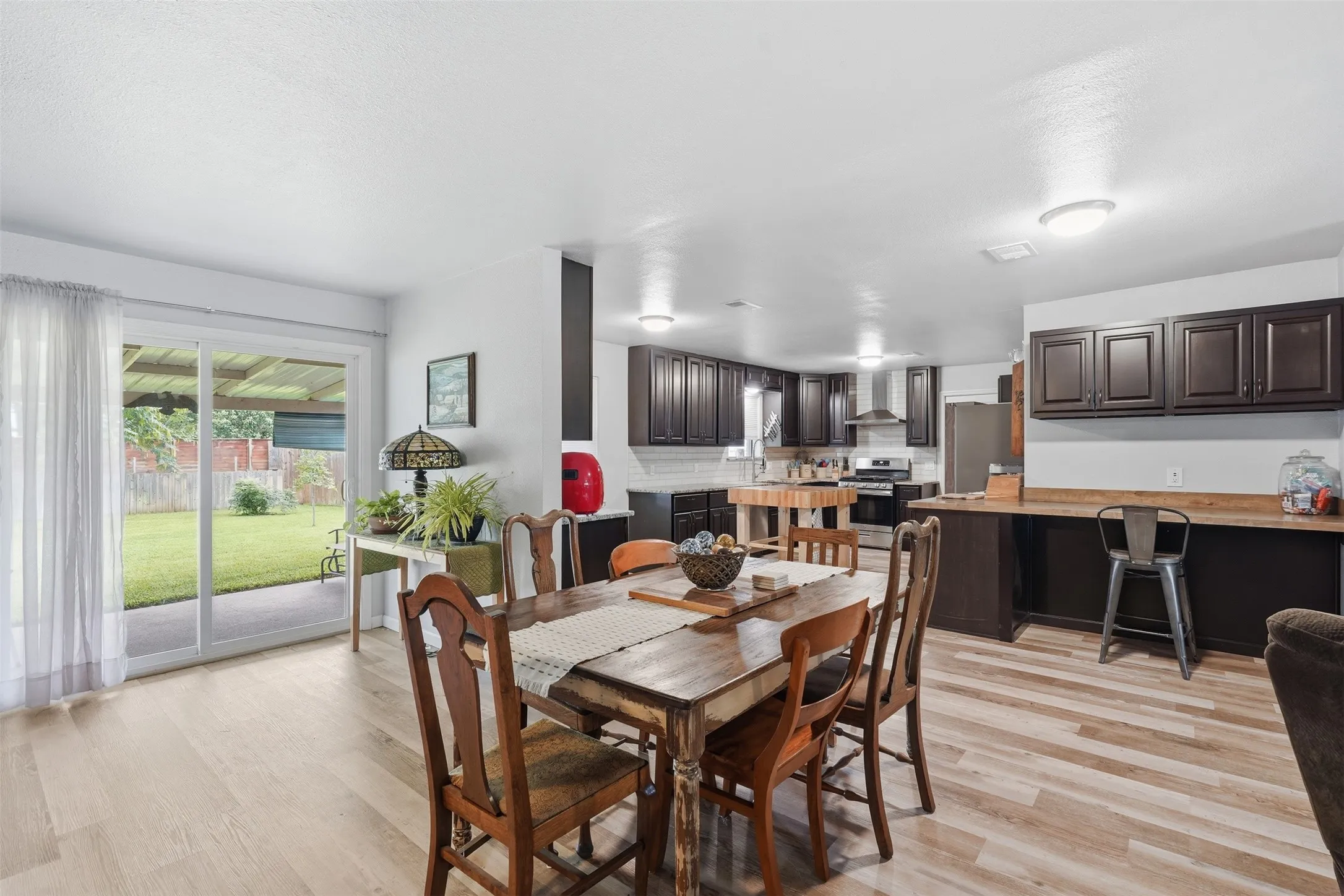 Single Family Residence For Sale in Tarrant County , 5421 Susan Lee Lane, North Richland Hills, Texas 76180, 3 Bedroom, 2 Bathroom, 2 Garage spaces, 1,972 Sqft, built in 1965, mls#21306575, Real Estate Agent in North Richland Hills, Homes For Sale in Tarrant county, Homes For Sale in North Richland Hills, Realtor in North Richland Hills Texas, Real Estate Brokerage Independent Realty Texas, Luminita Cordes Realtor