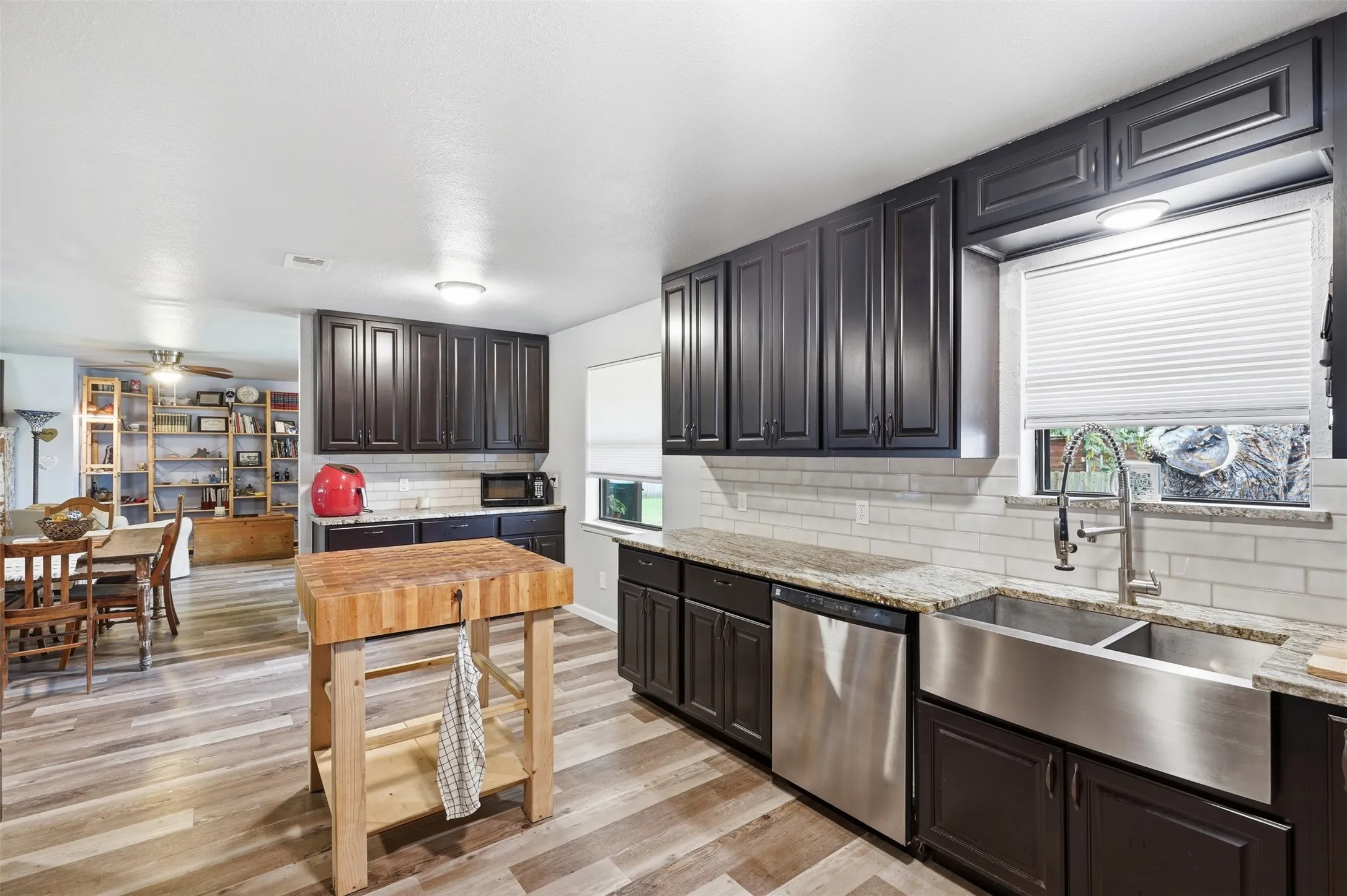 Single Family Residence For Sale in Tarrant County , 5421 Susan Lee Lane, North Richland Hills, Texas 76180, 3 Bedroom, 2 Bathroom, 2 Garage spaces, 1,972 Sqft, built in 1965, mls#21306575, Real Estate Agent in North Richland Hills, Homes For Sale in Tarrant county, Homes For Sale in North Richland Hills, Realtor in North Richland Hills Texas, Real Estate Brokerage Independent Realty Texas, Luminita Cordes Realtor