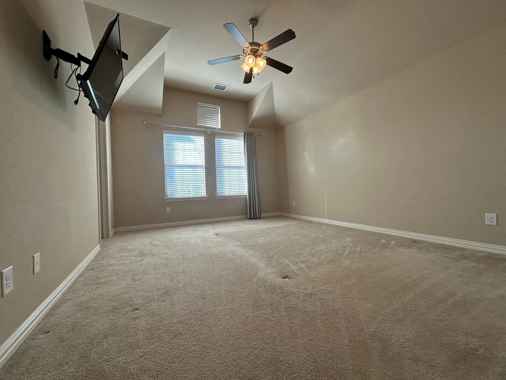 Townhouse For Sale in Collin County , 6516 Federal Hall Street, Plano, Texas 75023, 3 Bedroom, 3 Bathroom, 2 Garage spaces, 1,634 Sqft, built in 2012, mls#21307593, Real Estate Agent in Plano, Homes For Sale in Collin county, Homes For Sale in Plano, Realtor in Plano Texas, Real Estate Brokerage Independent Realty Texas, Luminita Cordes Realtor