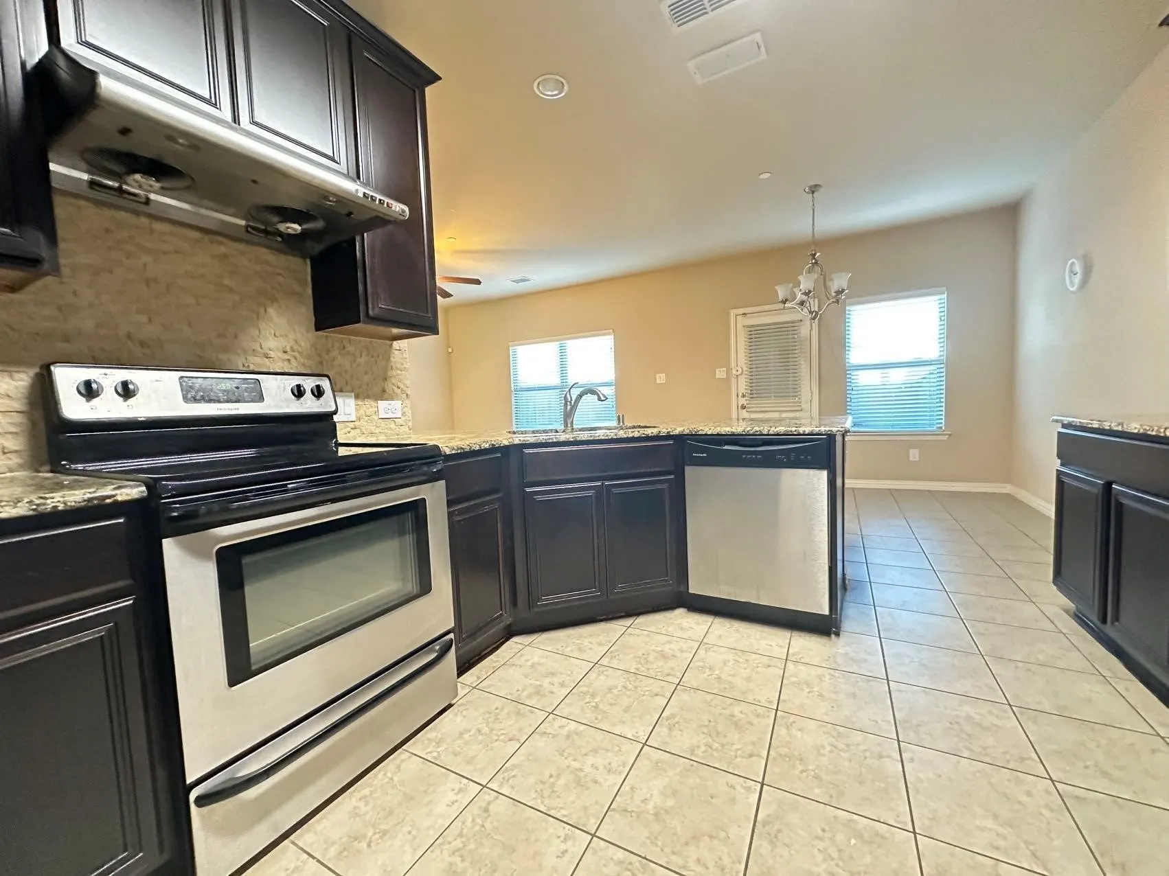 Townhouse For Sale in Collin County , 6516 Federal Hall Street, Plano, Texas 75023, 3 Bedroom, 3 Bathroom, 2 Garage spaces, 1,634 Sqft, built in 2012, mls#21307593, Real Estate Agent in Plano, Homes For Sale in Collin county, Homes For Sale in Plano, Realtor in Plano Texas, Real Estate Brokerage Independent Realty Texas, Luminita Cordes Realtor