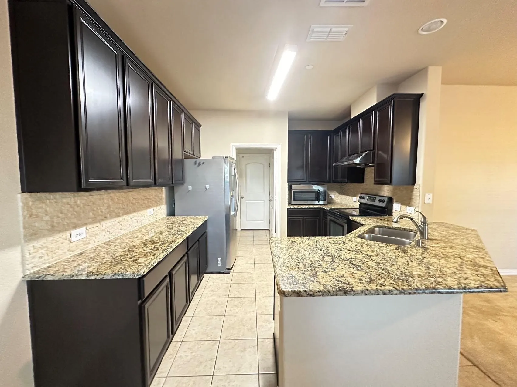 Townhouse For Sale in Collin County , 6516 Federal Hall Street, Plano, Texas 75023, 3 Bedroom, 3 Bathroom, 2 Garage spaces, 1,634 Sqft, built in 2012, mls#21307593, Real Estate Agent in Plano, Homes For Sale in Collin county, Homes For Sale in Plano, Realtor in Plano Texas, Real Estate Brokerage Independent Realty Texas, Luminita Cordes Realtor