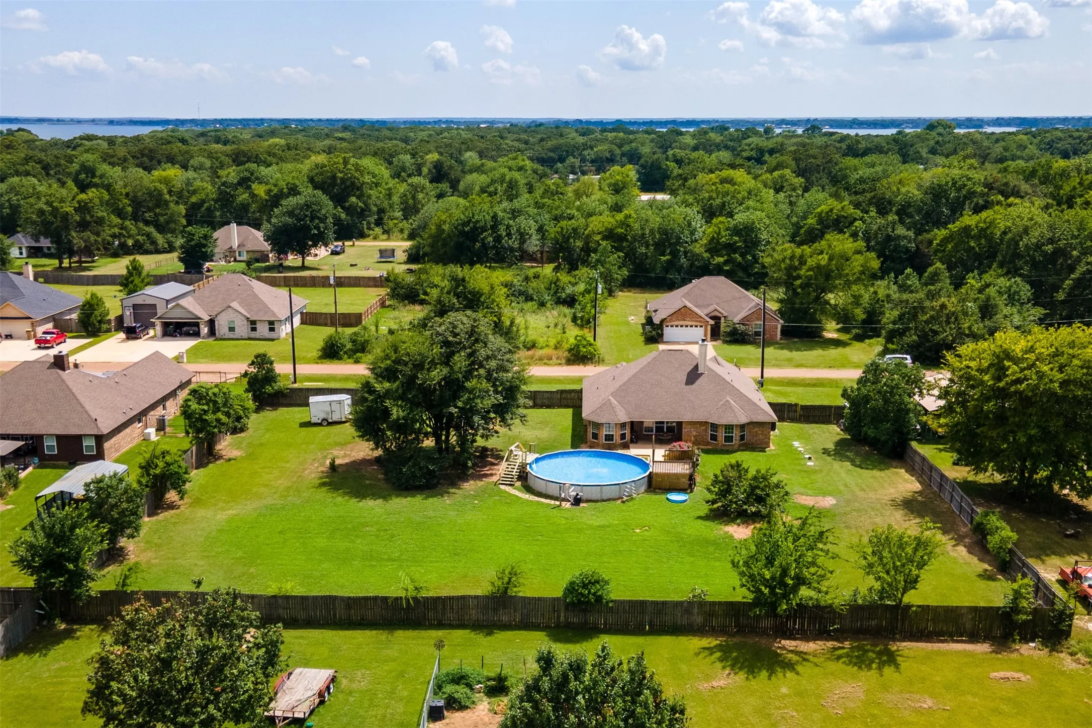 Single Family Residence For Sale in Henderson County , 118 Janice Lane, Mabank, Texas 75156, 4 Bedroom, 2 Bathroom, Garage spaces, 1,865 Sqft, built in 2009, mls#21307475, Real Estate Agent in Mabank, Homes For Sale in Henderson county, Homes For Sale in Mabank, Realtor in Mabank Texas, Real Estate Brokerage Independent Realty Texas, Luminita Cordes Realtor