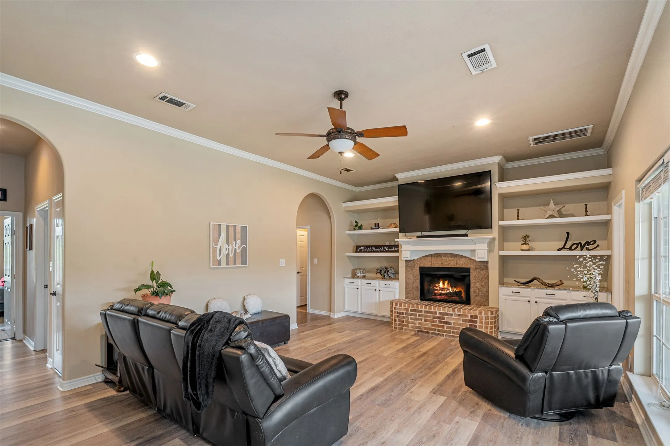 Single Family Residence For Sale in Henderson County , 118 Janice Lane, Mabank, Texas 75156, 4 Bedroom, 2 Bathroom, Garage spaces, 1,865 Sqft, built in 2009, mls#21307475, Real Estate Agent in Mabank, Homes For Sale in Henderson county, Homes For Sale in Mabank, Realtor in Mabank Texas, Real Estate Brokerage Independent Realty Texas, Luminita Cordes Realtor