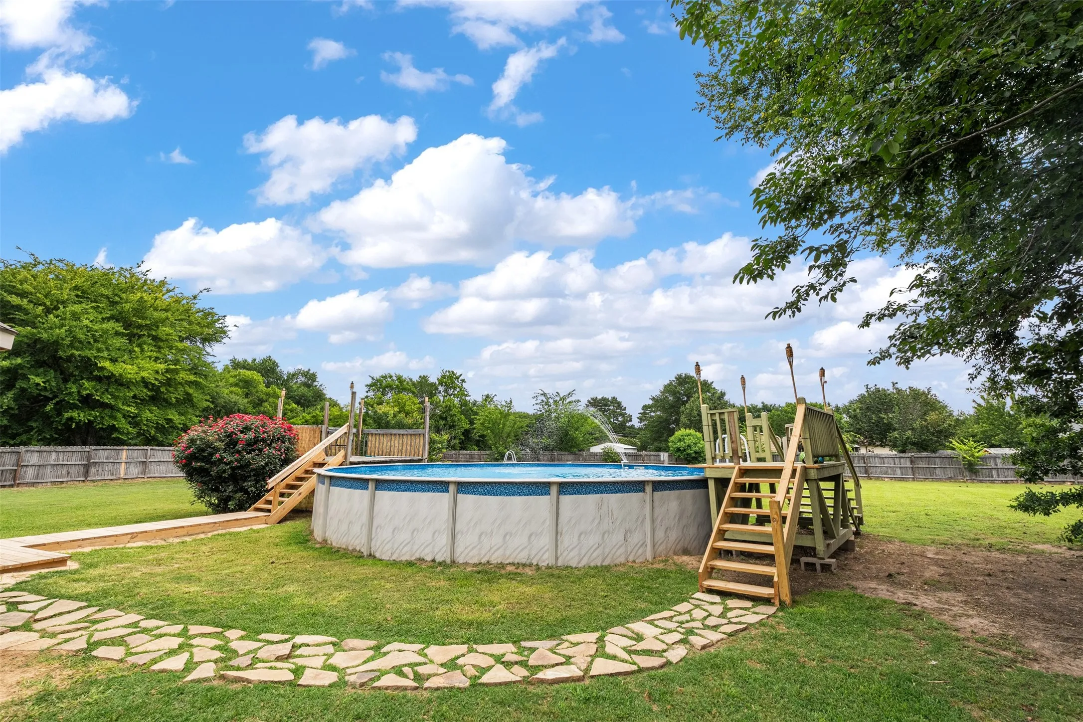 Single Family Residence For Sale in Henderson County , 118 Janice Lane, Mabank, Texas 75156, 4 Bedroom, 2 Bathroom, Garage spaces, 1,865 Sqft, built in 2009, mls#21307475, Real Estate Agent in Mabank, Homes For Sale in Henderson county, Homes For Sale in Mabank, Realtor in Mabank Texas, Real Estate Brokerage Independent Realty Texas, Luminita Cordes Realtor