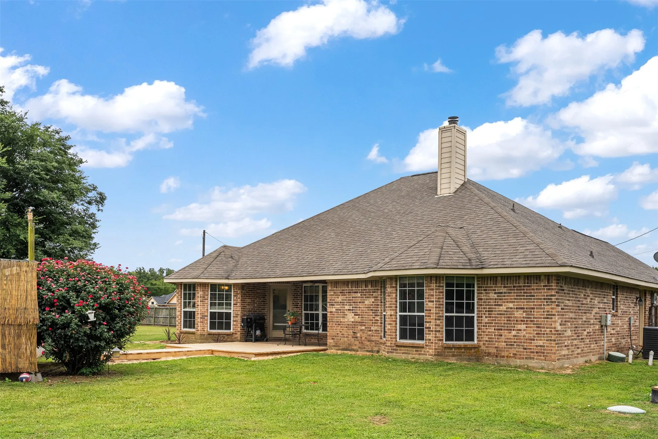 Single Family Residence For Sale in Henderson County , 118 Janice Lane, Mabank, Texas 75156, 4 Bedroom, 2 Bathroom, Garage spaces, 1,865 Sqft, built in 2009, mls#21307475, Real Estate Agent in Mabank, Homes For Sale in Henderson county, Homes For Sale in Mabank, Realtor in Mabank Texas, Real Estate Brokerage Independent Realty Texas, Luminita Cordes Realtor
