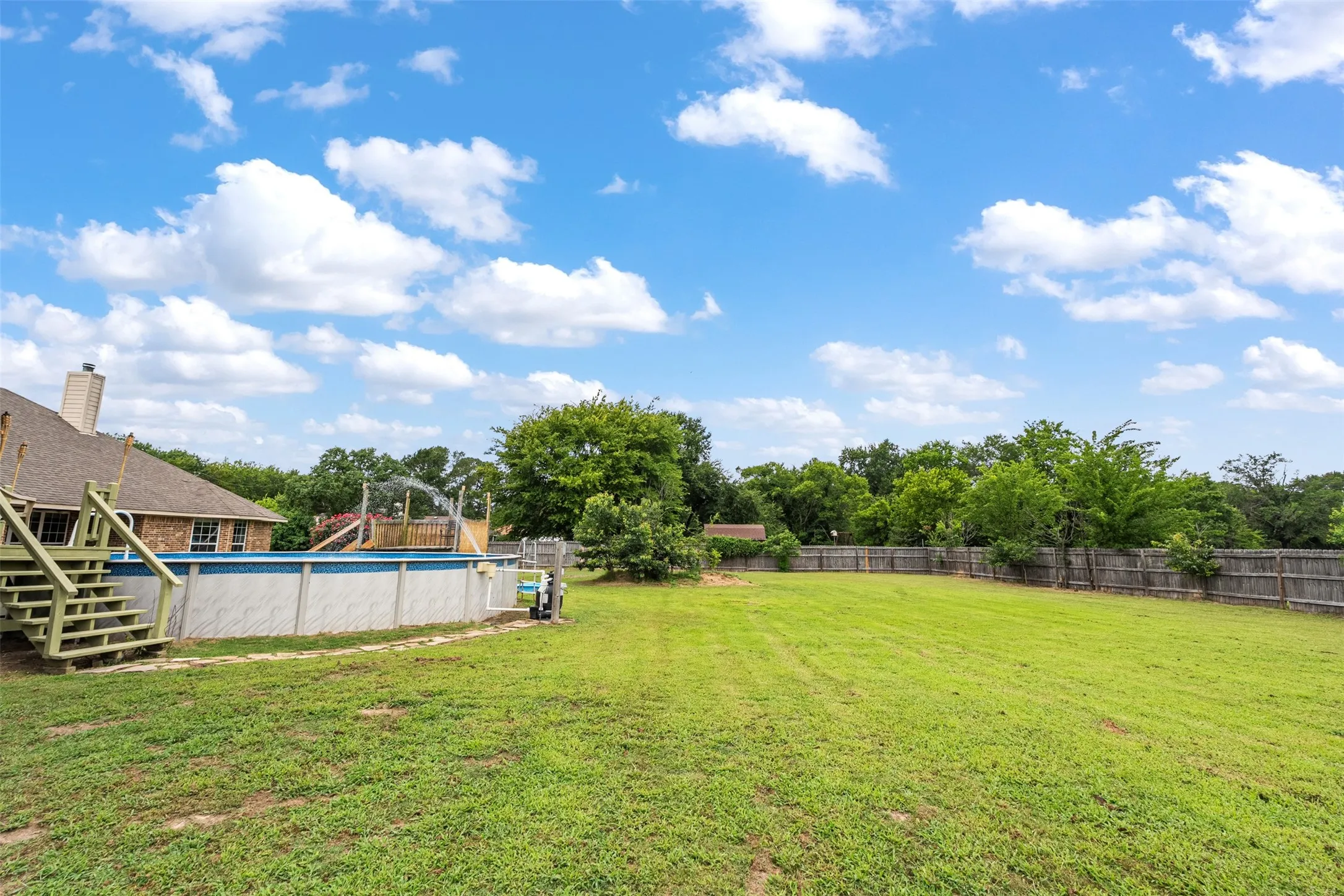 Single Family Residence For Sale in Henderson County , 118 Janice Lane, Mabank, Texas 75156, 4 Bedroom, 2 Bathroom, Garage spaces, 1,865 Sqft, built in 2009, mls#21307475, Real Estate Agent in Mabank, Homes For Sale in Henderson county, Homes For Sale in Mabank, Realtor in Mabank Texas, Real Estate Brokerage Independent Realty Texas, Luminita Cordes Realtor