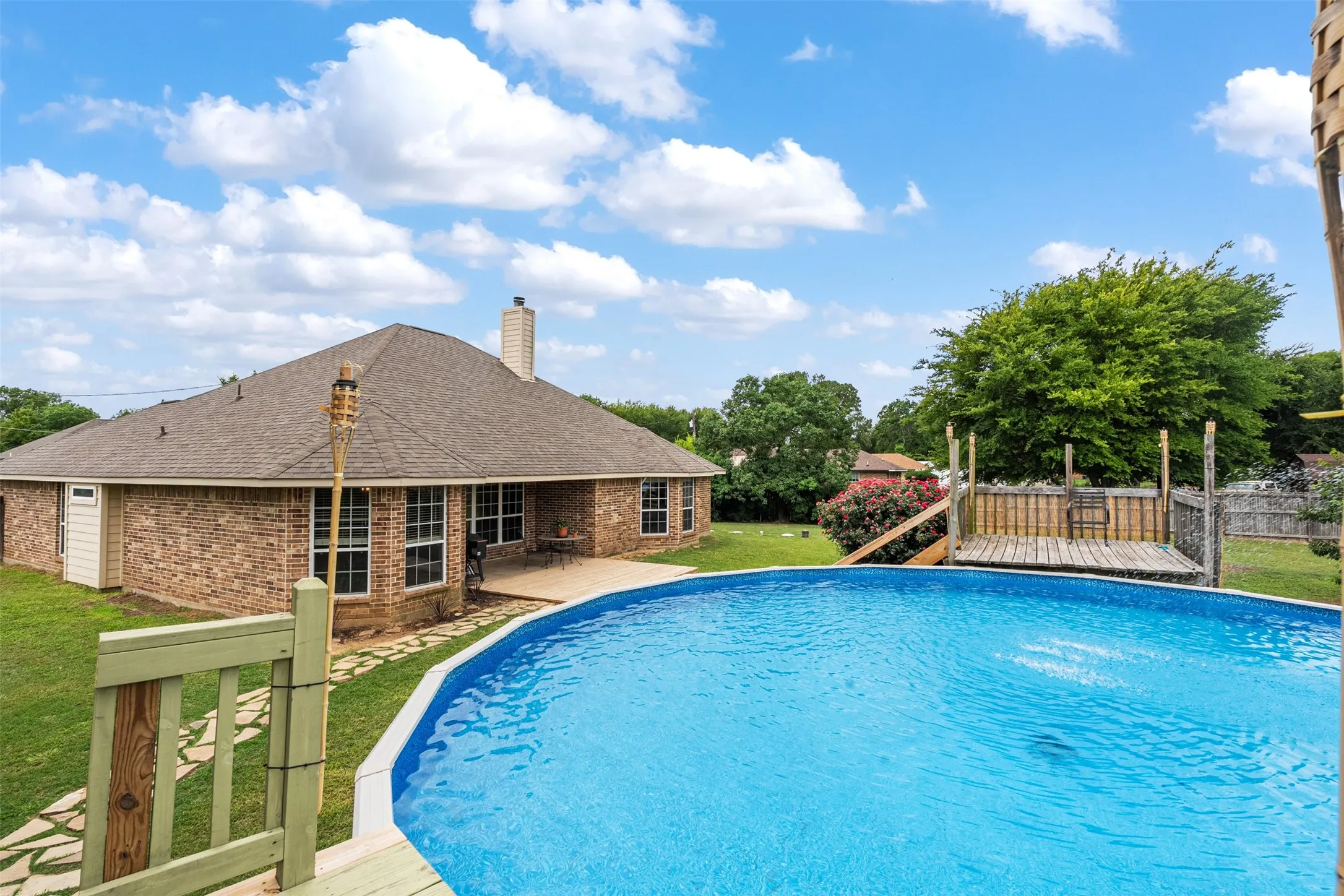 Single Family Residence For Sale in Henderson County , 118 Janice Lane, Mabank, Texas 75156, 4 Bedroom, 2 Bathroom, Garage spaces, 1,865 Sqft, built in 2009, mls#21307475, Real Estate Agent in Mabank, Homes For Sale in Henderson county, Homes For Sale in Mabank, Realtor in Mabank Texas, Real Estate Brokerage Independent Realty Texas, Luminita Cordes Realtor