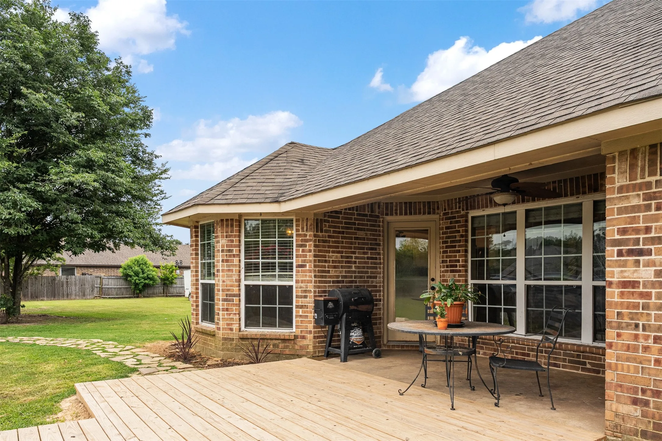 Single Family Residence For Sale in Henderson County , 118 Janice Lane, Mabank, Texas 75156, 4 Bedroom, 2 Bathroom, Garage spaces, 1,865 Sqft, built in 2009, mls#21307475, Real Estate Agent in Mabank, Homes For Sale in Henderson county, Homes For Sale in Mabank, Realtor in Mabank Texas, Real Estate Brokerage Independent Realty Texas, Luminita Cordes Realtor