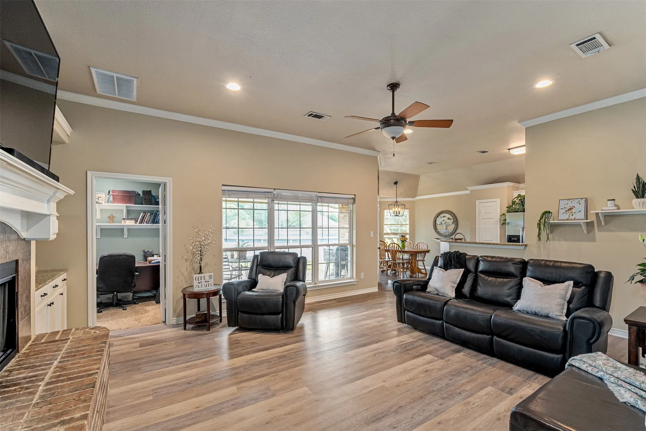 Single Family Residence For Sale in Henderson County , 118 Janice Lane, Mabank, Texas 75156, 4 Bedroom, 2 Bathroom, Garage spaces, 1,865 Sqft, built in 2009, mls#21307475, Real Estate Agent in Mabank, Homes For Sale in Henderson county, Homes For Sale in Mabank, Realtor in Mabank Texas, Real Estate Brokerage Independent Realty Texas, Luminita Cordes Realtor