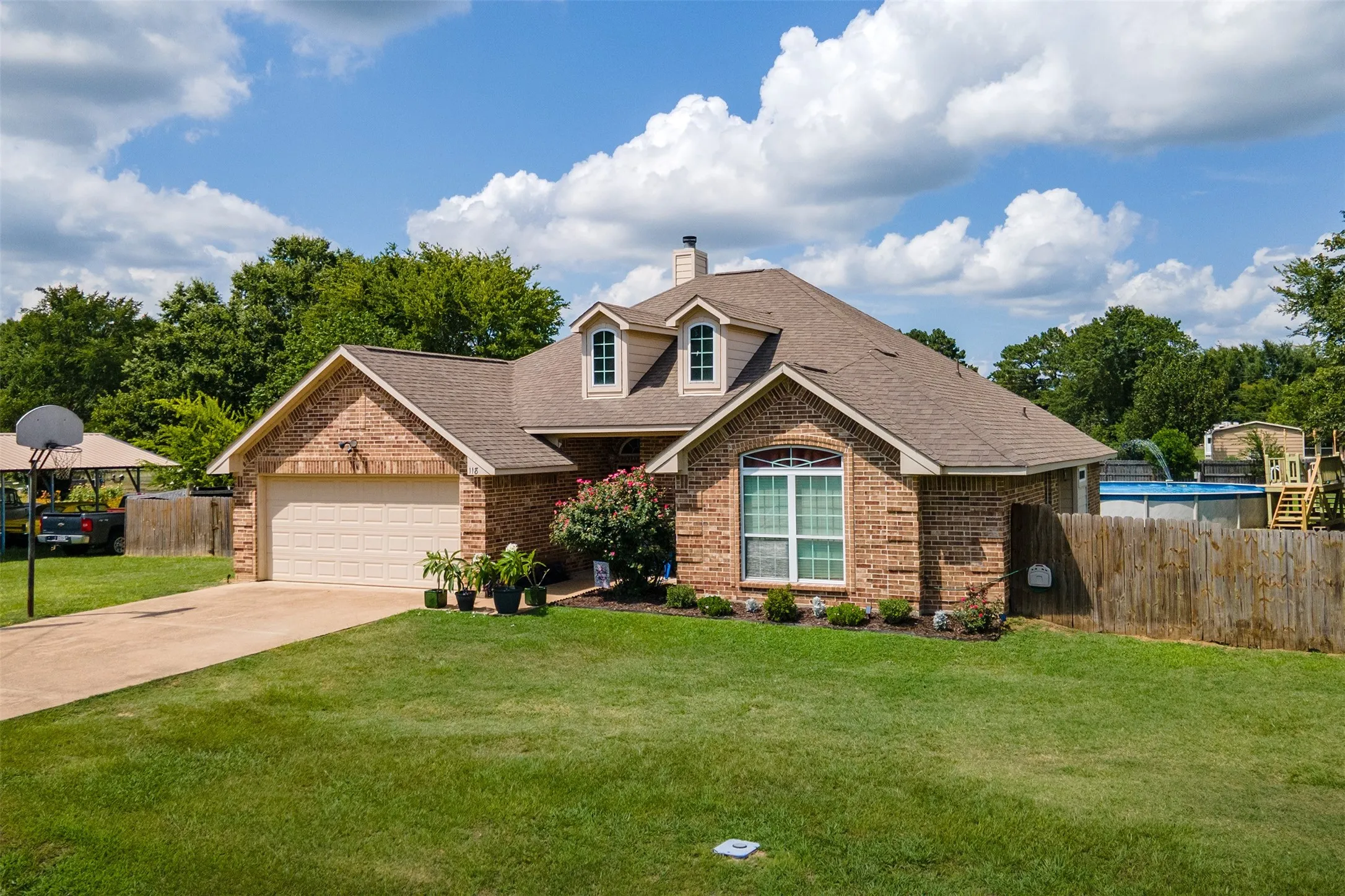Single Family Residence For Sale in Henderson County , 118 Janice Lane, Mabank, Texas 75156, 4 Bedroom, 2 Bathroom, Garage spaces, 1,865 Sqft, built in 2009, mls#21307475, Real Estate Agent in Mabank, Homes For Sale in Henderson county, Homes For Sale in Mabank, Realtor in Mabank Texas, Real Estate Brokerage Independent Realty Texas, Luminita Cordes Realtor