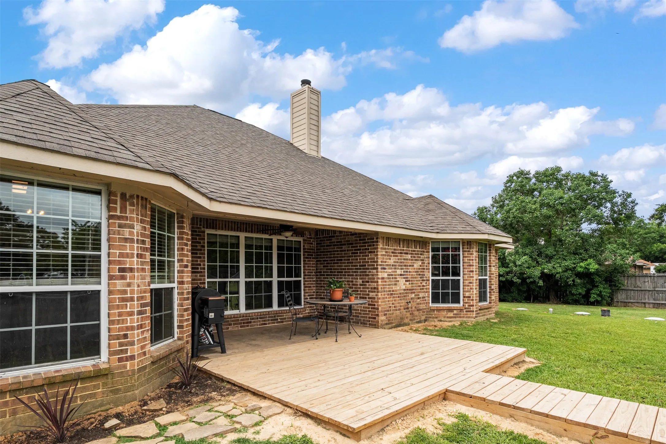 Single Family Residence For Sale in Henderson County , 118 Janice Lane, Mabank, Texas 75156, 4 Bedroom, 2 Bathroom, Garage spaces, 1,865 Sqft, built in 2009, mls#21307475, Real Estate Agent in Mabank, Homes For Sale in Henderson county, Homes For Sale in Mabank, Realtor in Mabank Texas, Real Estate Brokerage Independent Realty Texas, Luminita Cordes Realtor