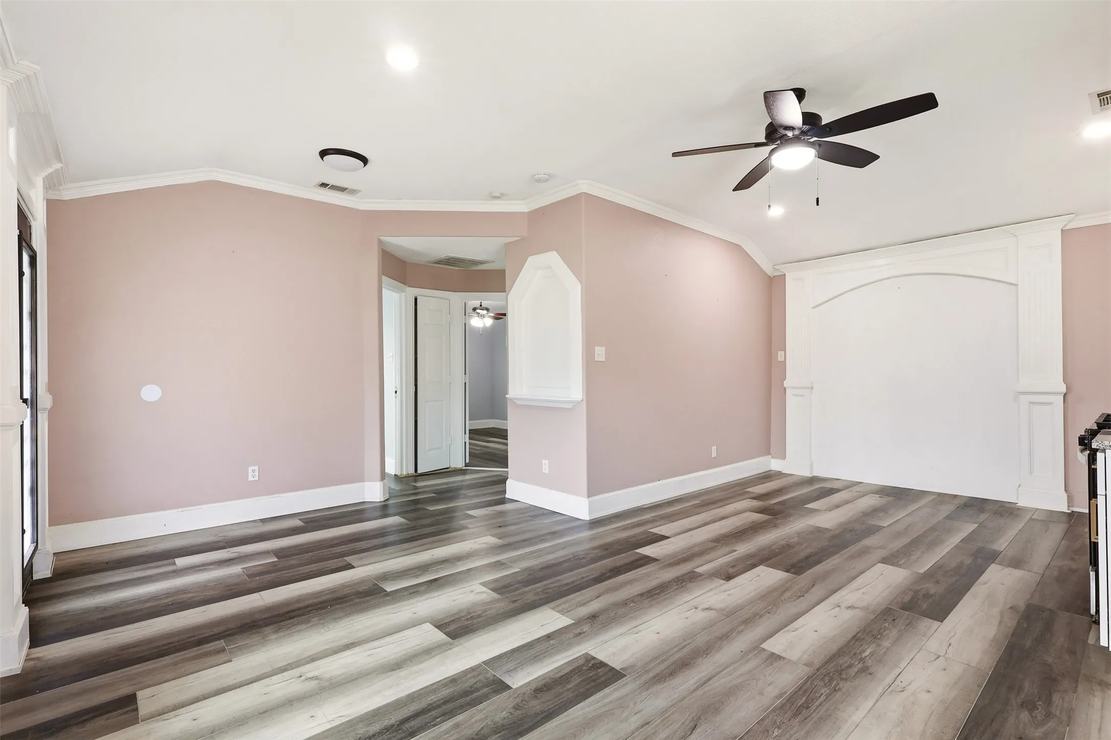 Single Family Residence For Sale in Dallas County , 3129 New Haven Street, Irving, Texas 75062, 5 Bedroom, 4 Bathroom, 2 Garage spaces, 2,304 Sqft, built in 1953, mls#21304452, Real Estate Agent in Irving, Homes For Sale in Dallas county, Homes For Sale in Irving, Realtor in Irving Texas, Real Estate Brokerage Independent Realty Texas, Luminita Cordes Realtor