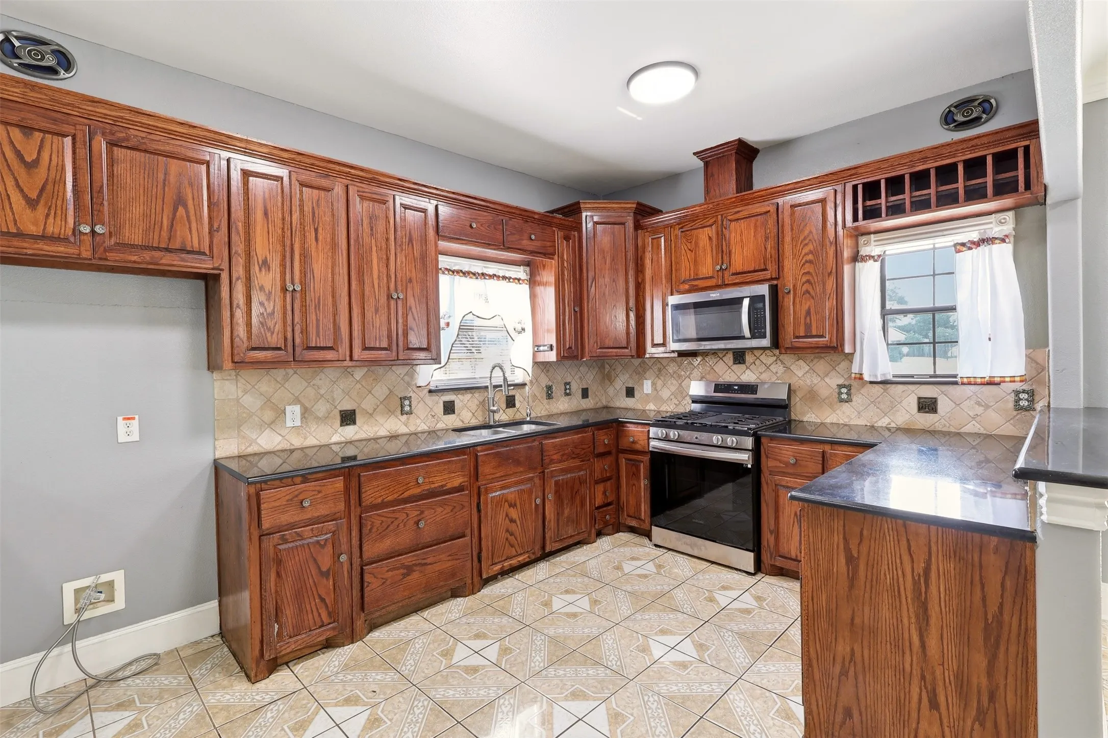 Single Family Residence For Sale in Dallas County , 3129 New Haven Street, Irving, Texas 75062, 5 Bedroom, 4 Bathroom, 2 Garage spaces, 2,304 Sqft, built in 1953, mls#21304452, Real Estate Agent in Irving, Homes For Sale in Dallas county, Homes For Sale in Irving, Realtor in Irving Texas, Real Estate Brokerage Independent Realty Texas, Luminita Cordes Realtor