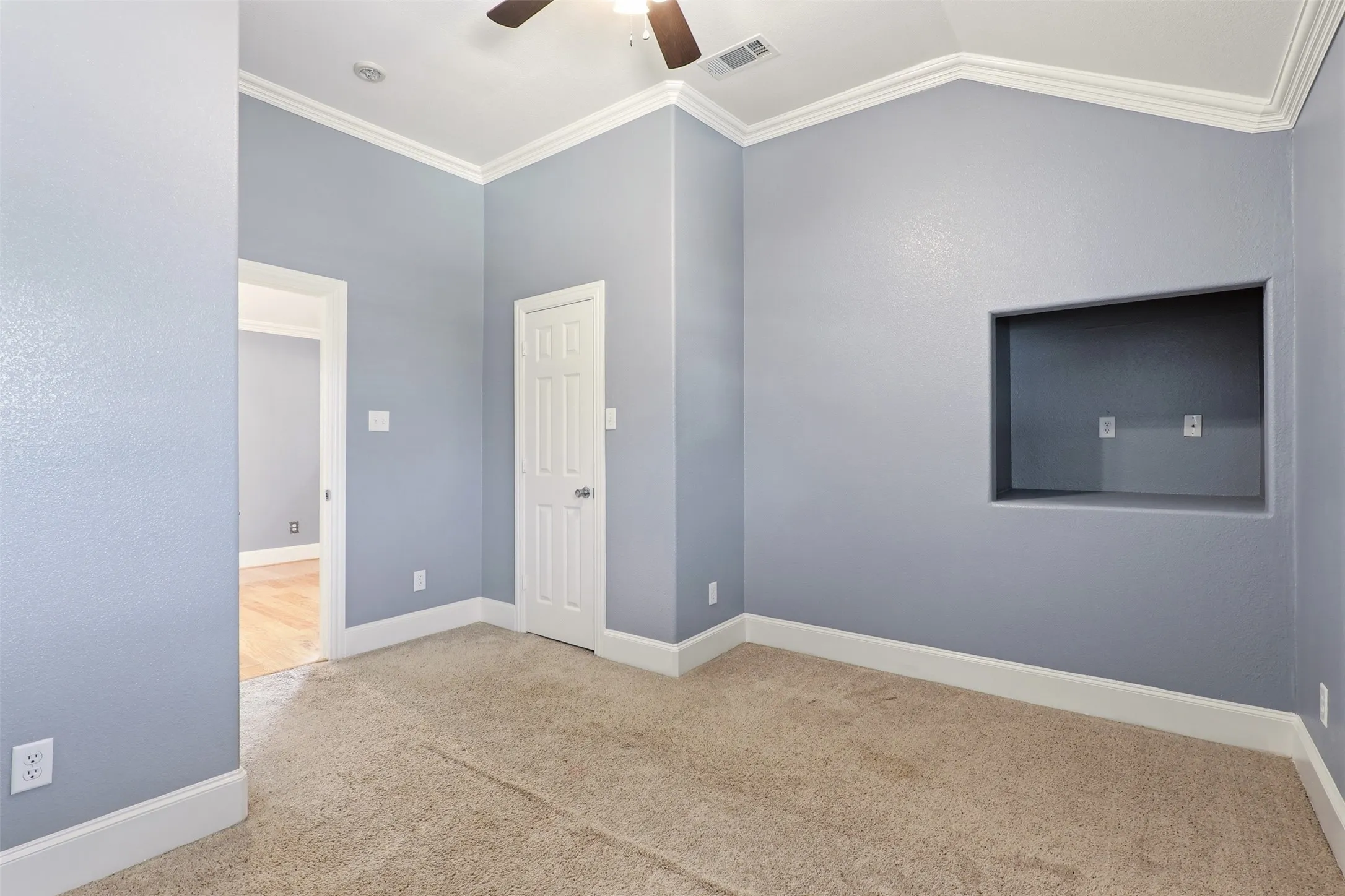Single Family Residence For Sale in Dallas County , 3129 New Haven Street, Irving, Texas 75062, 5 Bedroom, 4 Bathroom, 2 Garage spaces, 2,304 Sqft, built in 1953, mls#21304452, Real Estate Agent in Irving, Homes For Sale in Dallas county, Homes For Sale in Irving, Realtor in Irving Texas, Real Estate Brokerage Independent Realty Texas, Luminita Cordes Realtor