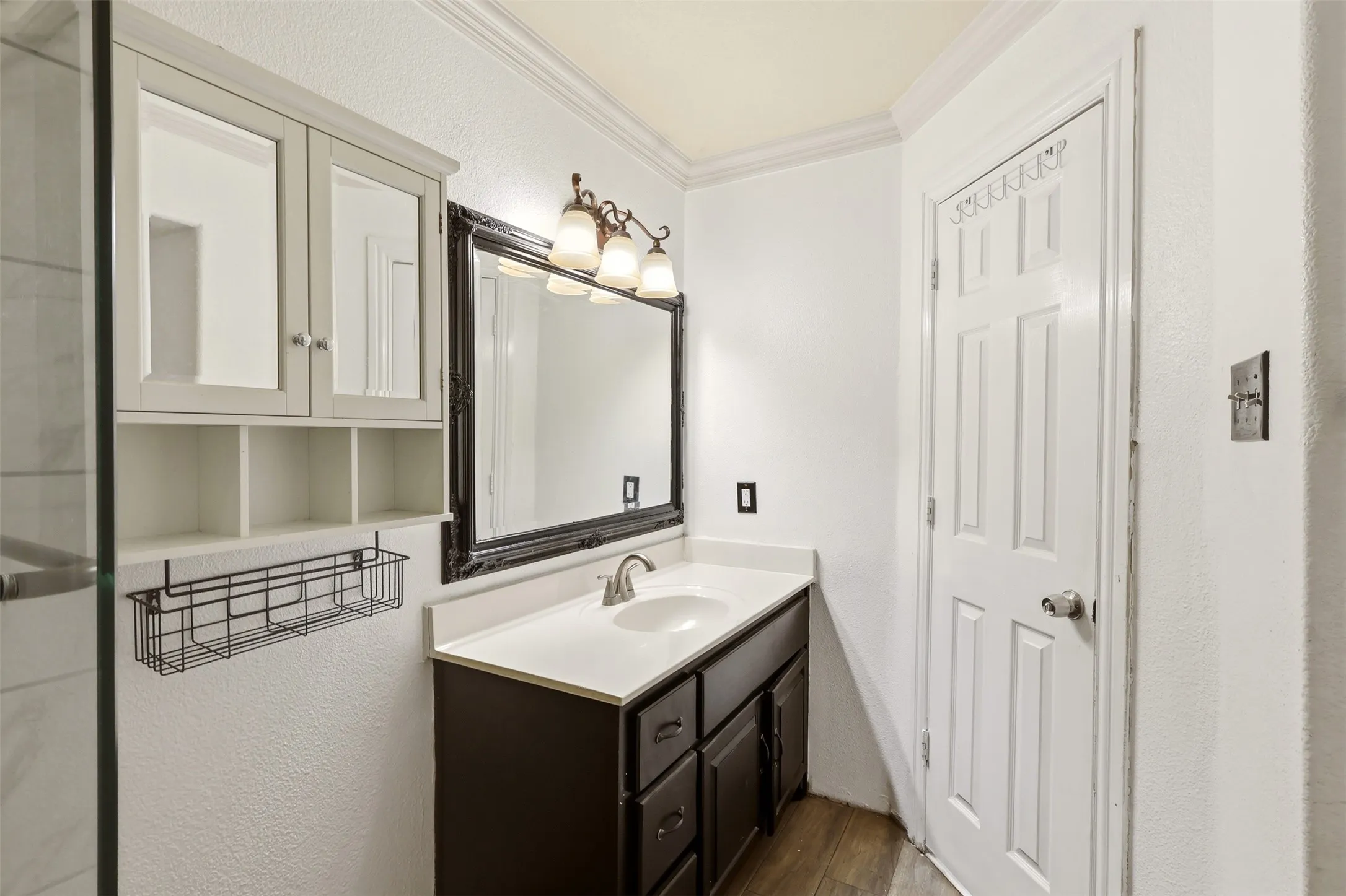 Single Family Residence For Sale in Dallas County , 3129 New Haven Street, Irving, Texas 75062, 5 Bedroom, 4 Bathroom, 2 Garage spaces, 2,304 Sqft, built in 1953, mls#21304452, Real Estate Agent in Irving, Homes For Sale in Dallas county, Homes For Sale in Irving, Realtor in Irving Texas, Real Estate Brokerage Independent Realty Texas, Luminita Cordes Realtor