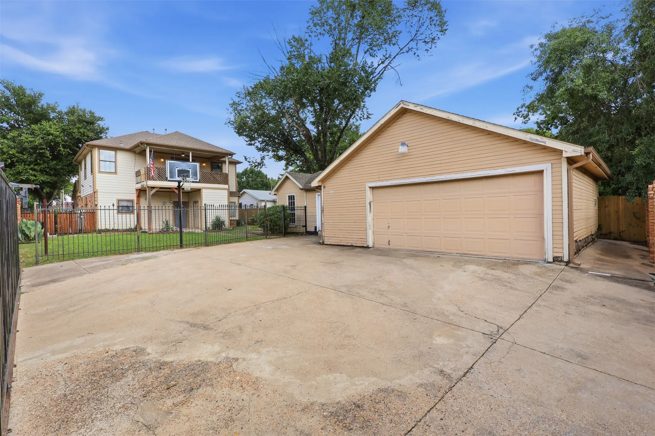 Single Family Residence For Sale in Dallas County , 3129 New Haven Street, Irving, Texas 75062, 5 Bedroom, 4 Bathroom, 2 Garage spaces, 2,304 Sqft, built in 1953, mls#21304452, Real Estate Agent in Irving, Homes For Sale in Dallas county, Homes For Sale in Irving, Realtor in Irving Texas, Real Estate Brokerage Independent Realty Texas, Luminita Cordes Realtor