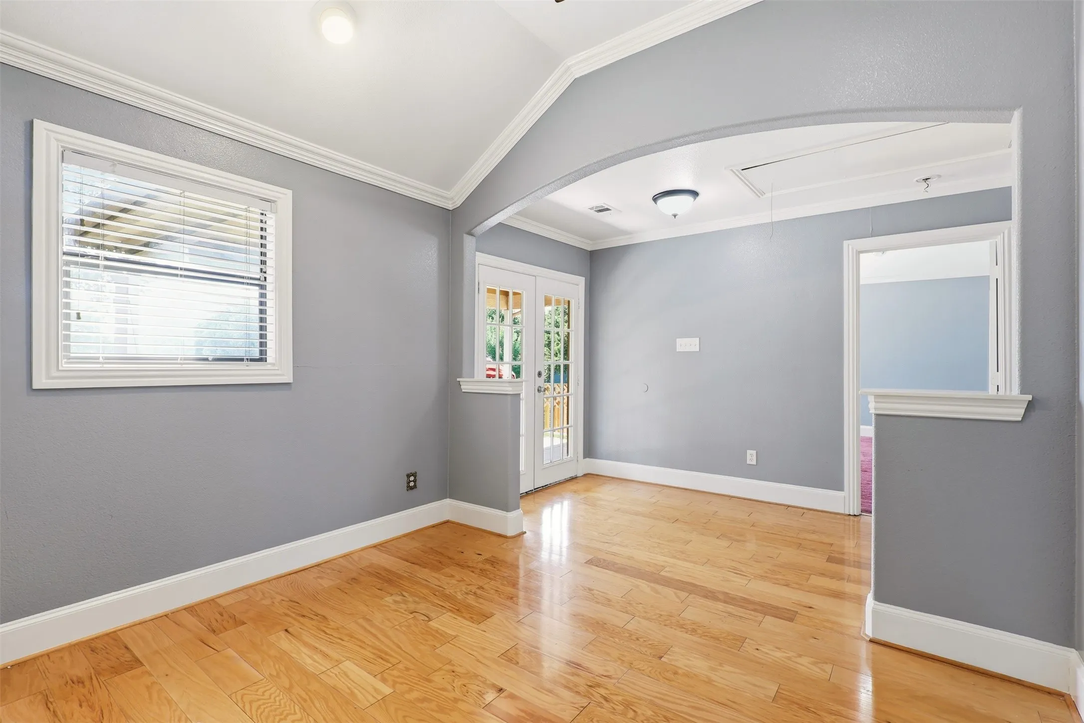 Single Family Residence For Sale in Dallas County , 3129 New Haven Street, Irving, Texas 75062, 5 Bedroom, 4 Bathroom, 2 Garage spaces, 2,304 Sqft, built in 1953, mls#21304452, Real Estate Agent in Irving, Homes For Sale in Dallas county, Homes For Sale in Irving, Realtor in Irving Texas, Real Estate Brokerage Independent Realty Texas, Luminita Cordes Realtor