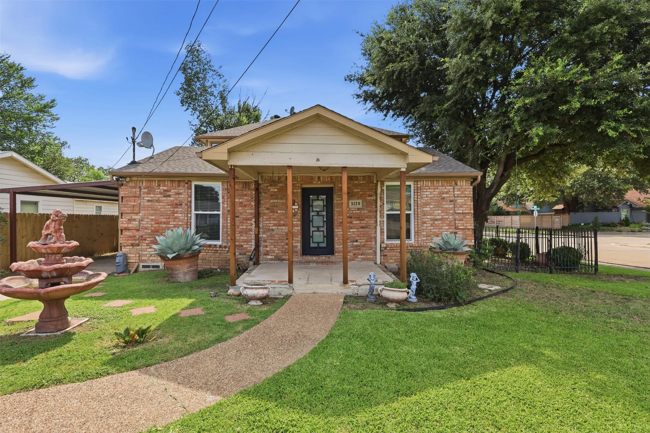 Single Family Residence For Sale in Dallas County , 3129 New Haven Street, Irving, Texas 75062, 5 Bedroom, 4 Bathroom, 2 Garage spaces, 2,304 Sqft, built in 1953, mls#21304452, Real Estate Agent in Irving, Homes For Sale in Dallas county, Homes For Sale in Irving, Realtor in Irving Texas, Real Estate Brokerage Independent Realty Texas, Luminita Cordes Realtor