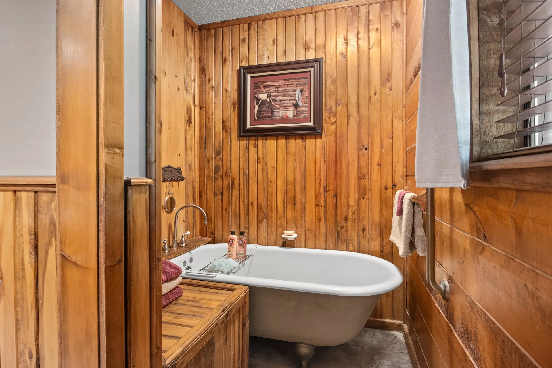 Single Family Residence For Sale in Camp County , 11995 FM 557, Pittsburg, Texas 75686, 3 Bedroom, 2 Bathroom, 2 Garage spaces, 2,200 Sqft, built in 1987, Price $449,000, mls#21307577, Real Estate Agent in Pittsburg, Homes For Sale in Camp county, Homes For Sale in Pittsburg, Realtor in Pittsburg Texas, Real Estate Brokerage Independent Realty Texas, Luminita Cordes Realtor