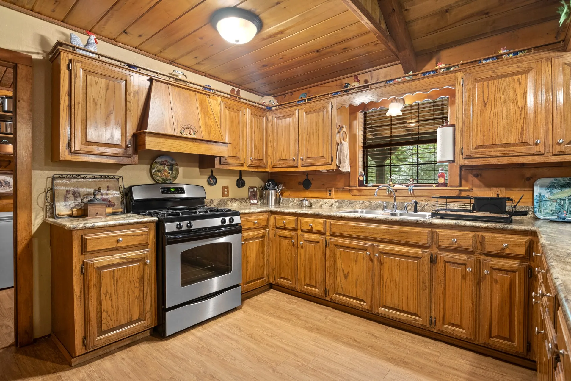 Single Family Residence For Sale in Camp County , 11995 FM 557, Pittsburg, Texas 75686, 3 Bedroom, 2 Bathroom, 2 Garage spaces, 2,200 Sqft, built in 1987, Price $449,000, mls#21307577, Real Estate Agent in Pittsburg, Homes For Sale in Camp county, Homes For Sale in Pittsburg, Realtor in Pittsburg Texas, Real Estate Brokerage Independent Realty Texas, Luminita Cordes Realtor