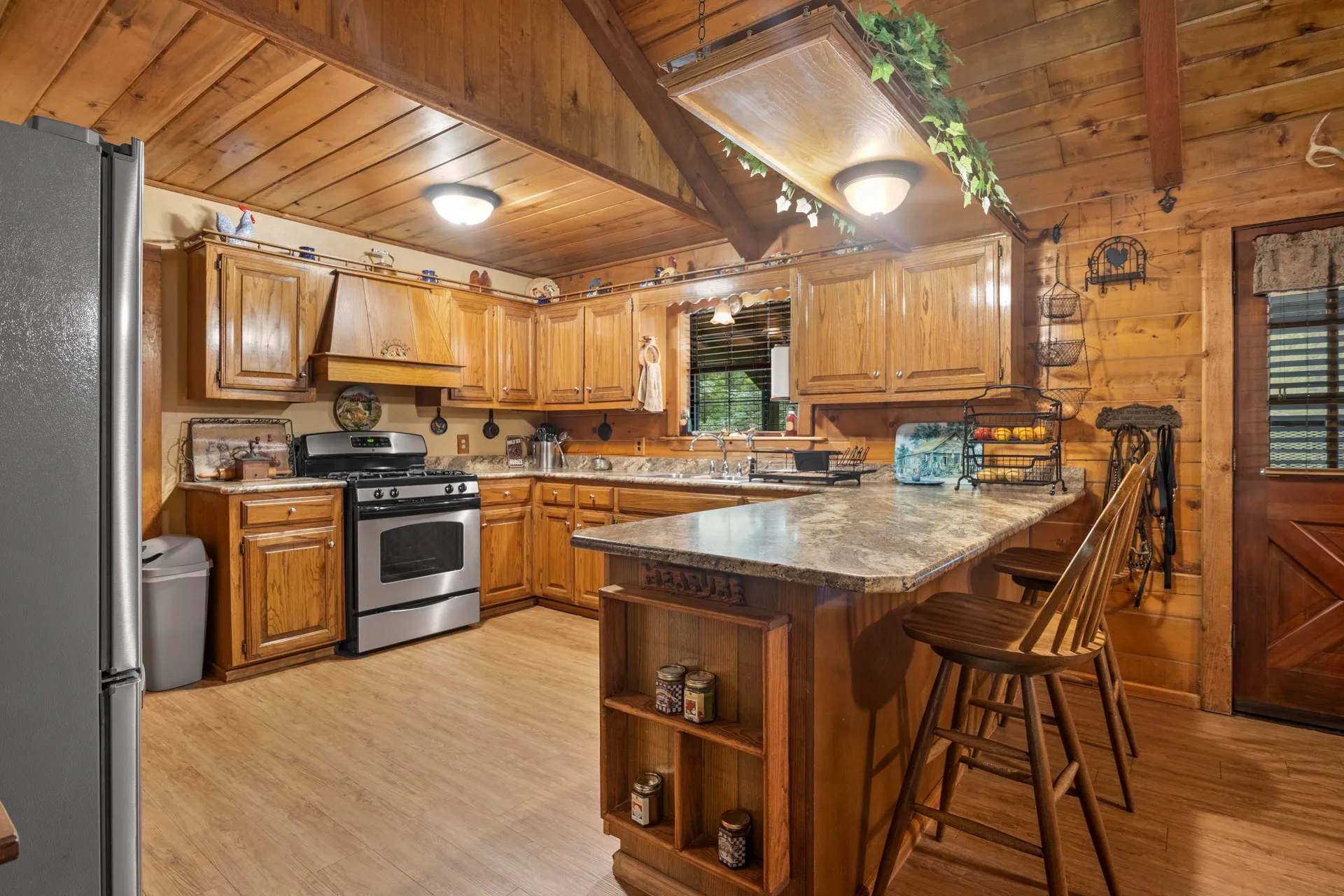 Single Family Residence For Sale in Camp County , 11995 FM 557, Pittsburg, Texas 75686, 3 Bedroom, 2 Bathroom, 2 Garage spaces, 2,200 Sqft, built in 1987, Price $449,000, mls#21307577, Real Estate Agent in Pittsburg, Homes For Sale in Camp county, Homes For Sale in Pittsburg, Realtor in Pittsburg Texas, Real Estate Brokerage Independent Realty Texas, Luminita Cordes Realtor