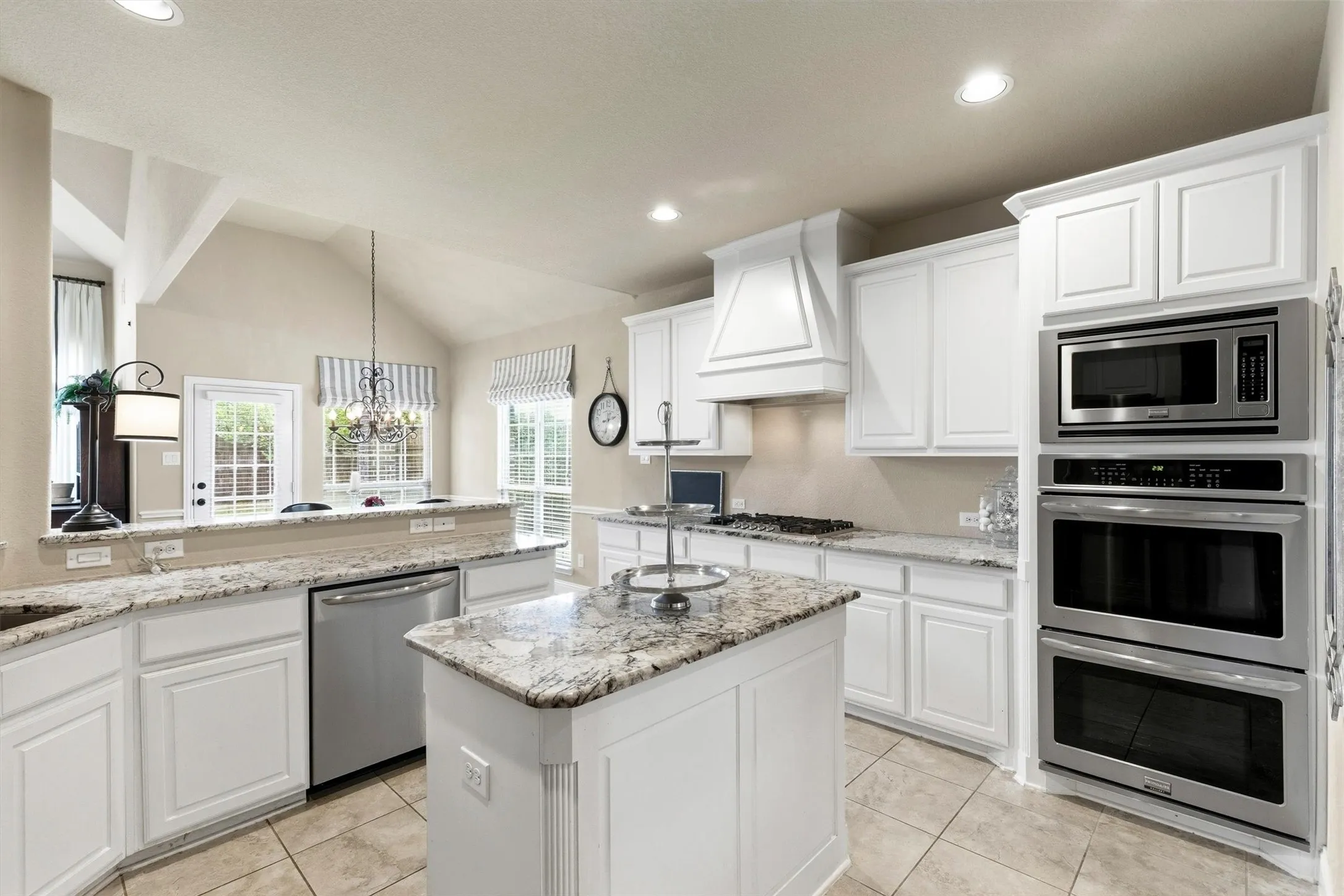 Single Family Residence For Sale in Collin County , 3207 Elkhart Drive, Sachse, Texas 75048, 5 Bedroom, 4 Bathroom, 2 Garage spaces, 4,261 Sqft, built in 2015, mls#21303447, Real Estate Agent in Sachse, Homes For Sale in Collin county, Homes For Sale in Sachse, Realtor in Sachse Texas, Real Estate Brokerage Independent Realty Texas, Luminita Cordes Realtor