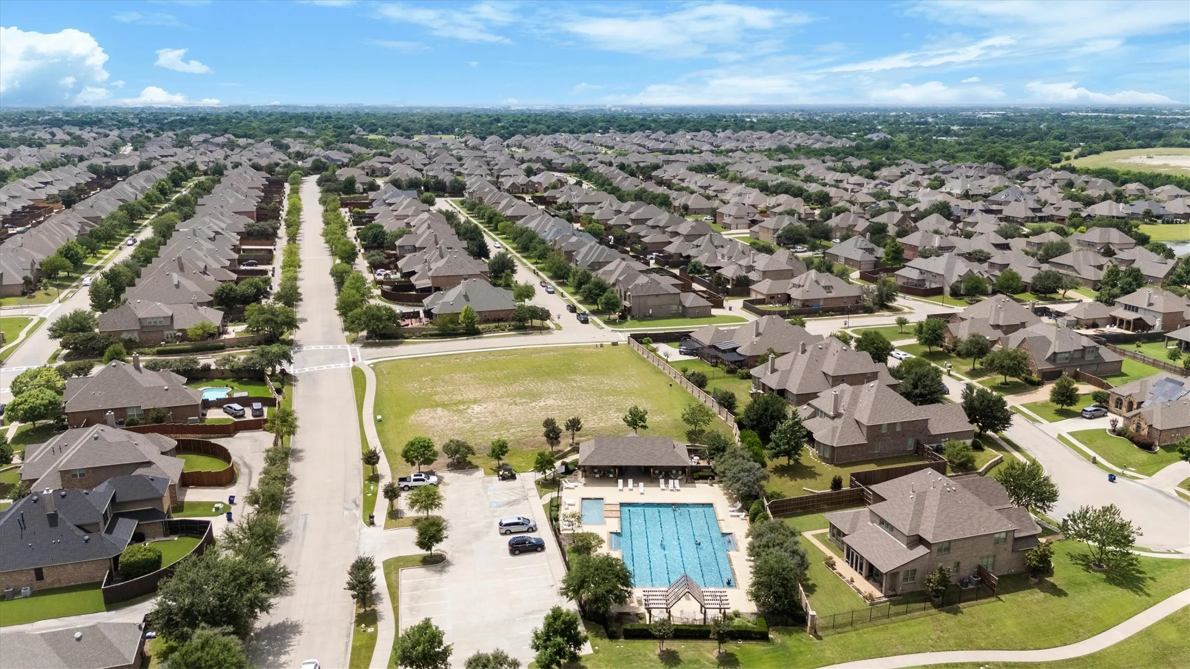 Single Family Residence For Sale in Collin County , 3207 Elkhart Drive, Sachse, Texas 75048, 5 Bedroom, 4 Bathroom, 2 Garage spaces, 4,261 Sqft, built in 2015, mls#21303447, Real Estate Agent in Sachse, Homes For Sale in Collin county, Homes For Sale in Sachse, Realtor in Sachse Texas, Real Estate Brokerage Independent Realty Texas, Luminita Cordes Realtor
