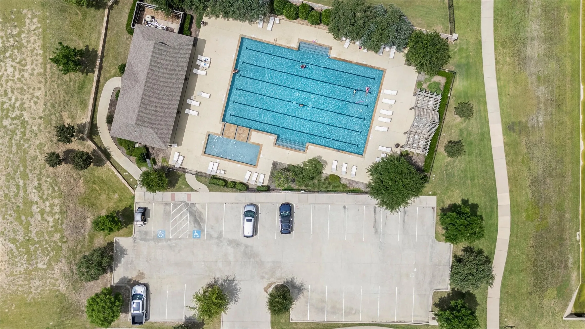 Single Family Residence For Sale in Collin County , 3207 Elkhart Drive, Sachse, Texas 75048, 5 Bedroom, 4 Bathroom, 2 Garage spaces, 4,261 Sqft, built in 2015, mls#21303447, Real Estate Agent in Sachse, Homes For Sale in Collin county, Homes For Sale in Sachse, Realtor in Sachse Texas, Real Estate Brokerage Independent Realty Texas, Luminita Cordes Realtor