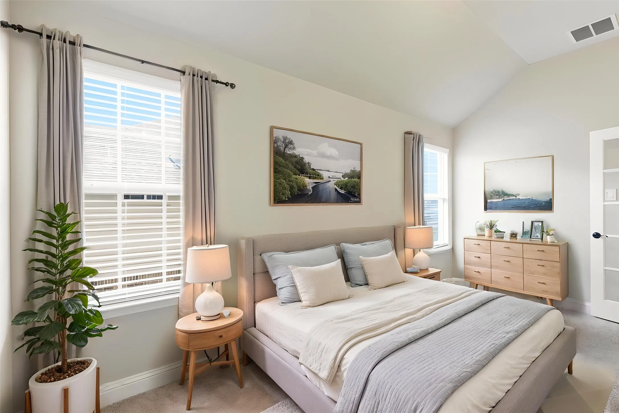 Single Family Residence For Sale in Collin County , 3207 Elkhart Drive, Sachse, Texas 75048, 5 Bedroom, 4 Bathroom, 2 Garage spaces, 4,261 Sqft, built in 2015, mls#21303447, Real Estate Agent in Sachse, Homes For Sale in Collin county, Homes For Sale in Sachse, Realtor in Sachse Texas, Real Estate Brokerage Independent Realty Texas, Luminita Cordes Realtor