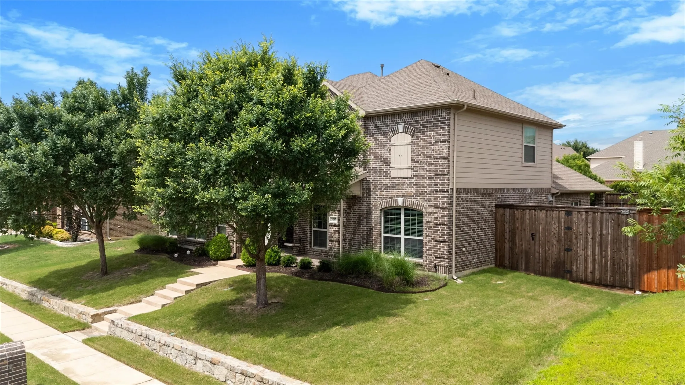Single Family Residence For Sale in Collin County , 3207 Elkhart Drive, Sachse, Texas 75048, 5 Bedroom, 4 Bathroom, 2 Garage spaces, 4,261 Sqft, built in 2015, mls#21303447, Real Estate Agent in Sachse, Homes For Sale in Collin county, Homes For Sale in Sachse, Realtor in Sachse Texas, Real Estate Brokerage Independent Realty Texas, Luminita Cordes Realtor