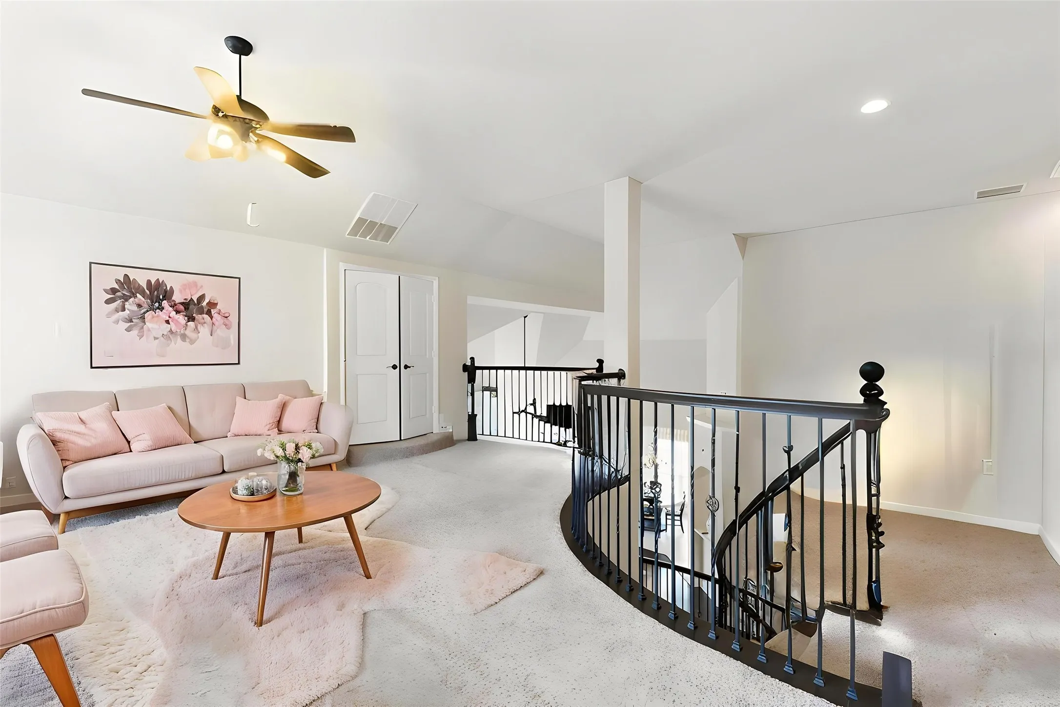 Single Family Residence For Sale in Collin County , 3207 Elkhart Drive, Sachse, Texas 75048, 5 Bedroom, 4 Bathroom, 2 Garage spaces, 4,261 Sqft, built in 2015, mls#21303447, Real Estate Agent in Sachse, Homes For Sale in Collin county, Homes For Sale in Sachse, Realtor in Sachse Texas, Real Estate Brokerage Independent Realty Texas, Luminita Cordes Realtor