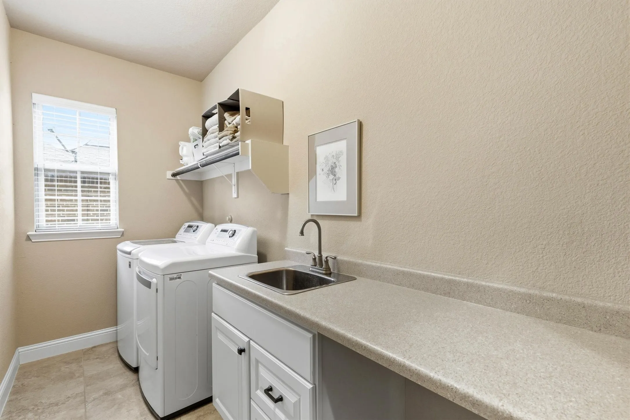 Single Family Residence For Sale in Collin County , 3207 Elkhart Drive, Sachse, Texas 75048, 5 Bedroom, 4 Bathroom, 2 Garage spaces, 4,261 Sqft, built in 2015, mls#21303447, Real Estate Agent in Sachse, Homes For Sale in Collin county, Homes For Sale in Sachse, Realtor in Sachse Texas, Real Estate Brokerage Independent Realty Texas, Luminita Cordes Realtor