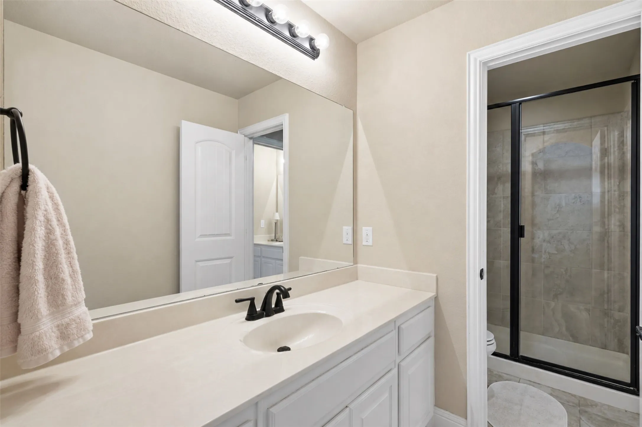 Single Family Residence For Sale in Collin County , 3207 Elkhart Drive, Sachse, Texas 75048, 5 Bedroom, 4 Bathroom, 2 Garage spaces, 4,261 Sqft, built in 2015, mls#21303447, Real Estate Agent in Sachse, Homes For Sale in Collin county, Homes For Sale in Sachse, Realtor in Sachse Texas, Real Estate Brokerage Independent Realty Texas, Luminita Cordes Realtor