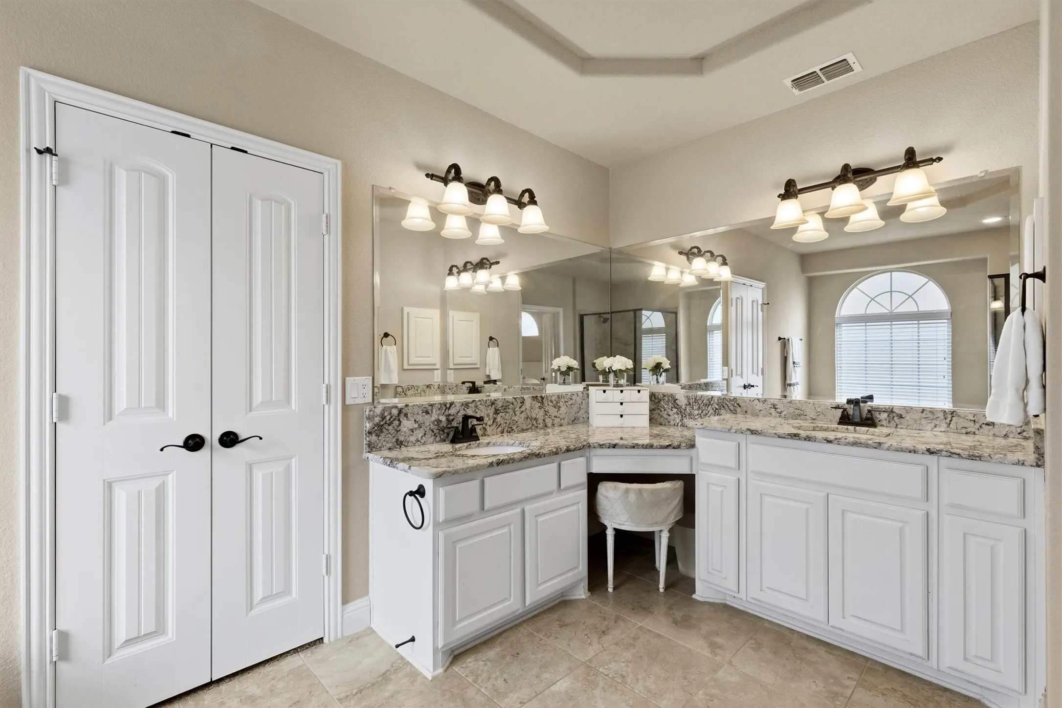 Single Family Residence For Sale in Collin County , 3207 Elkhart Drive, Sachse, Texas 75048, 5 Bedroom, 4 Bathroom, 2 Garage spaces, 4,261 Sqft, built in 2015, mls#21303447, Real Estate Agent in Sachse, Homes For Sale in Collin county, Homes For Sale in Sachse, Realtor in Sachse Texas, Real Estate Brokerage Independent Realty Texas, Luminita Cordes Realtor