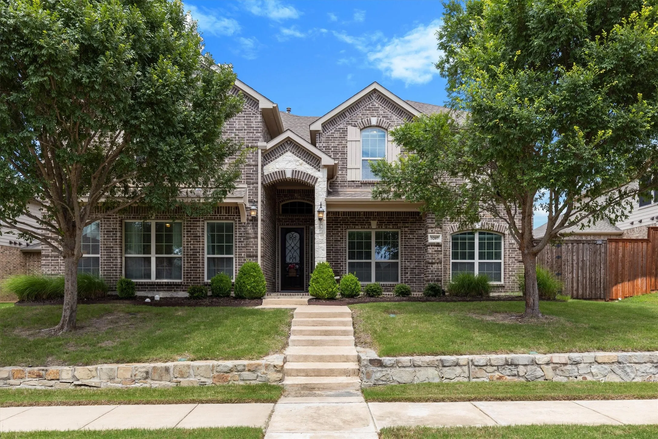 Single Family Residence For Sale in Collin County , 3207 Elkhart Drive, Sachse, Texas 75048, 5 Bedroom, 4 Bathroom, 2 Garage spaces, 4,261 Sqft, built in 2015, mls#21303447, Real Estate Agent in Sachse, Homes For Sale in Collin county, Homes For Sale in Sachse, Realtor in Sachse Texas, Real Estate Brokerage Independent Realty Texas, Luminita Cordes Realtor