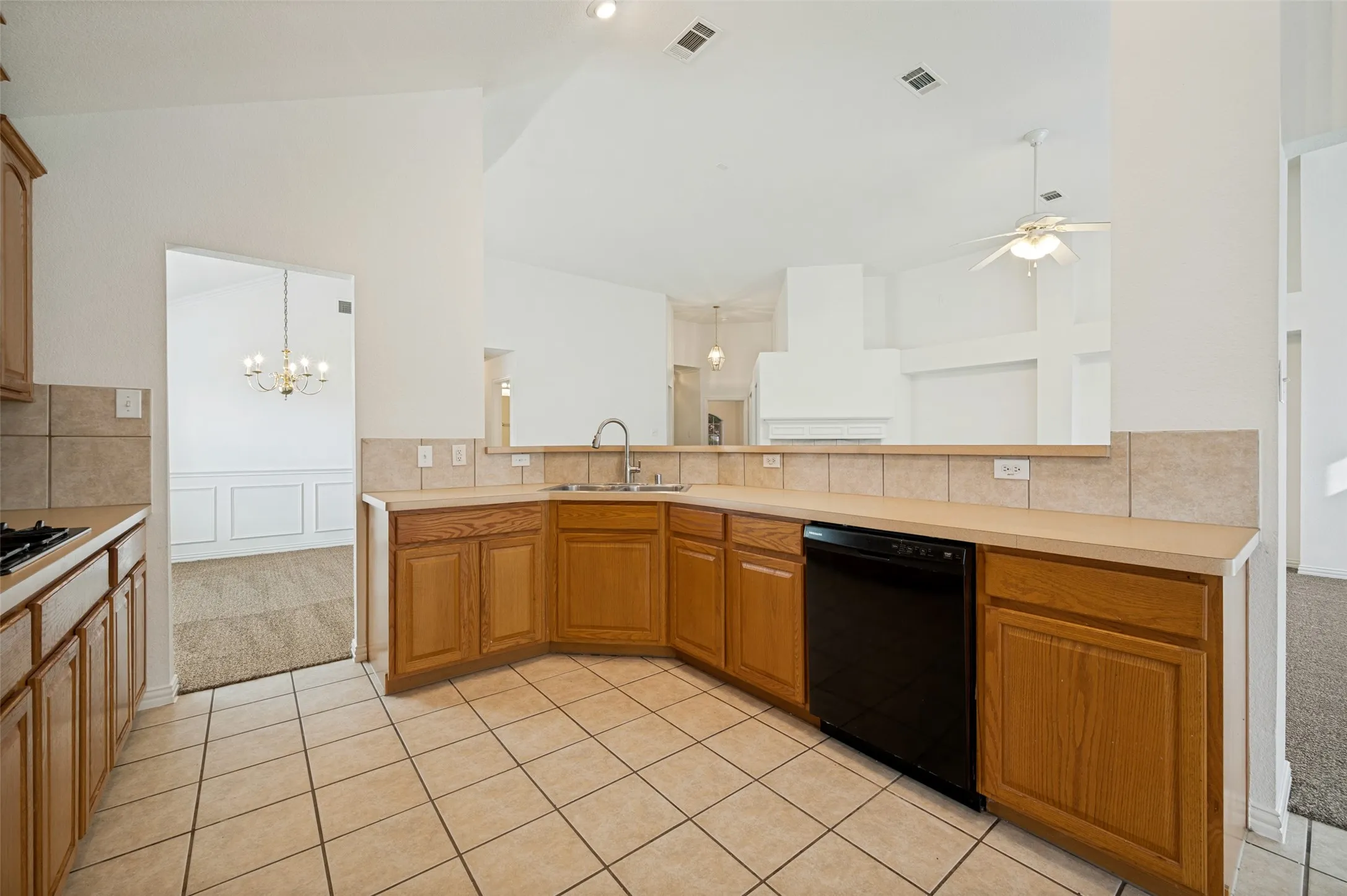 Single Family Residence For Sale in Denton County , 11202 Outpost Trail, Frisco, Texas 75033, 4 Bedroom, 2 Bathroom, 2 Garage spaces, 2,014 Sqft, built in 2004, mls#21307590, Real Estate Agent in Frisco, Homes For Sale in Denton county, Homes For Sale in Frisco, Realtor in Frisco Texas, Real Estate Brokerage Independent Realty Texas, Luminita Cordes Realtor