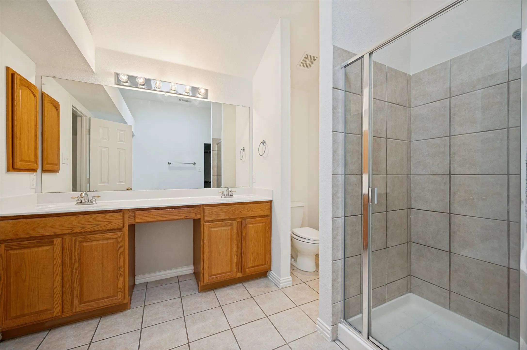 Single Family Residence For Sale in Denton County , 11202 Outpost Trail, Frisco, Texas 75033, 4 Bedroom, 2 Bathroom, 2 Garage spaces, 2,014 Sqft, built in 2004, mls#21307590, Real Estate Agent in Frisco, Homes For Sale in Denton county, Homes For Sale in Frisco, Realtor in Frisco Texas, Real Estate Brokerage Independent Realty Texas, Luminita Cordes Realtor