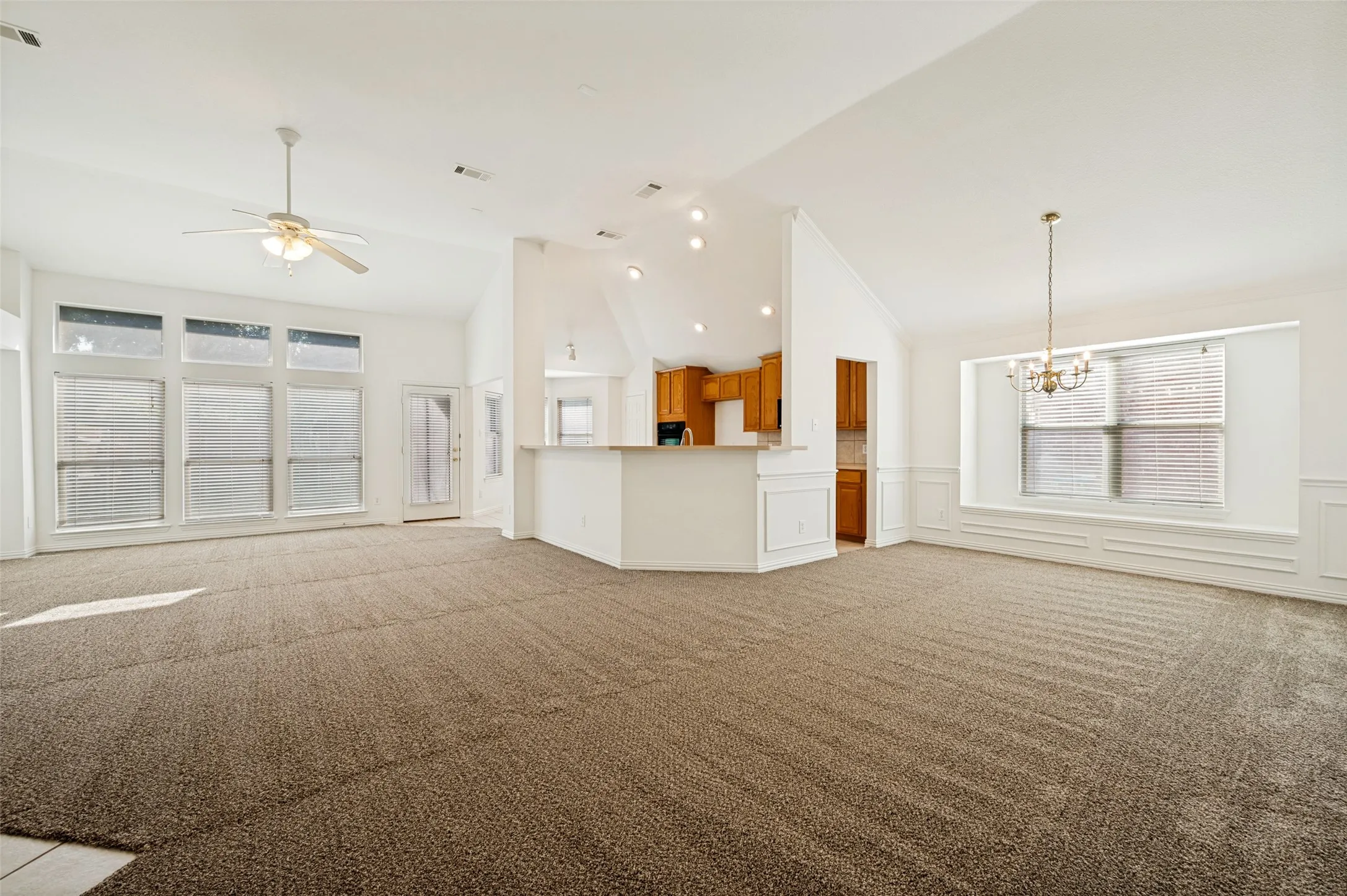 Single Family Residence For Sale in Denton County , 11202 Outpost Trail, Frisco, Texas 75033, 4 Bedroom, 2 Bathroom, 2 Garage spaces, 2,014 Sqft, built in 2004, mls#21307590, Real Estate Agent in Frisco, Homes For Sale in Denton county, Homes For Sale in Frisco, Realtor in Frisco Texas, Real Estate Brokerage Independent Realty Texas, Luminita Cordes Realtor
