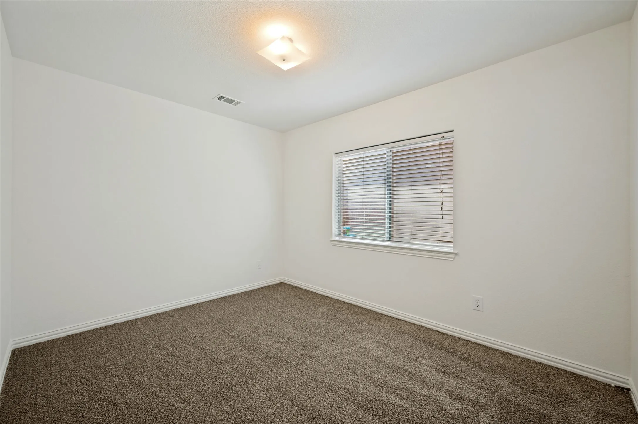 Single Family Residence For Sale in Denton County , 11202 Outpost Trail, Frisco, Texas 75033, 4 Bedroom, 2 Bathroom, 2 Garage spaces, 2,014 Sqft, built in 2004, mls#21307590, Real Estate Agent in Frisco, Homes For Sale in Denton county, Homes For Sale in Frisco, Realtor in Frisco Texas, Real Estate Brokerage Independent Realty Texas, Luminita Cordes Realtor